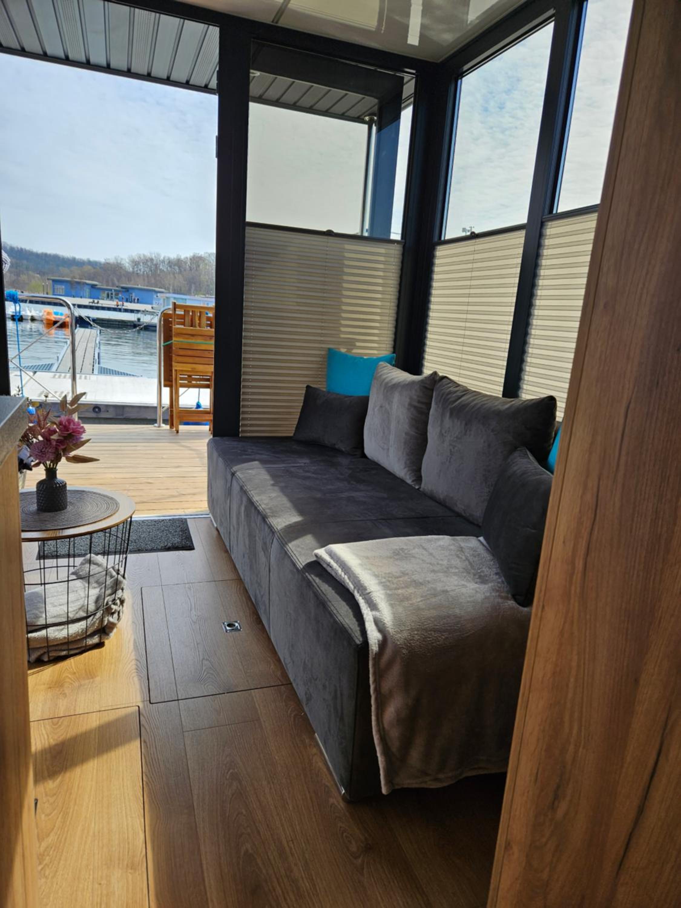 Mobile Home photo 1