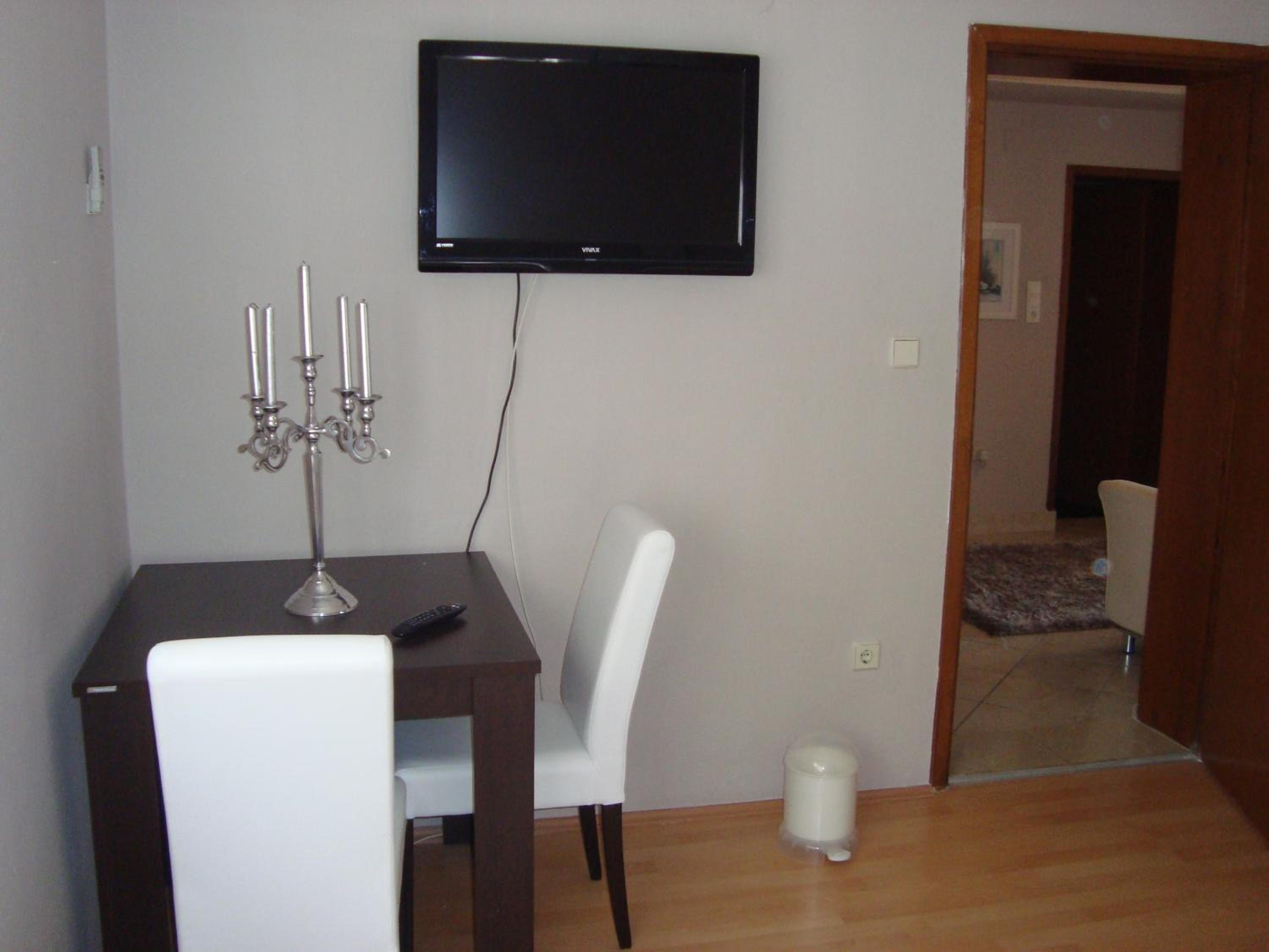 Double Room with Shared Bathroom photo 3