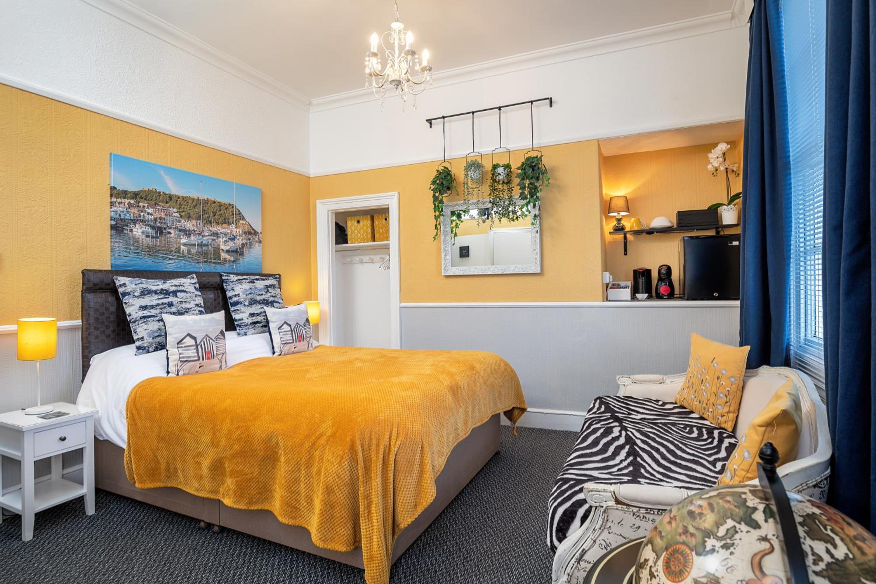 Large Double Room - Photo 4