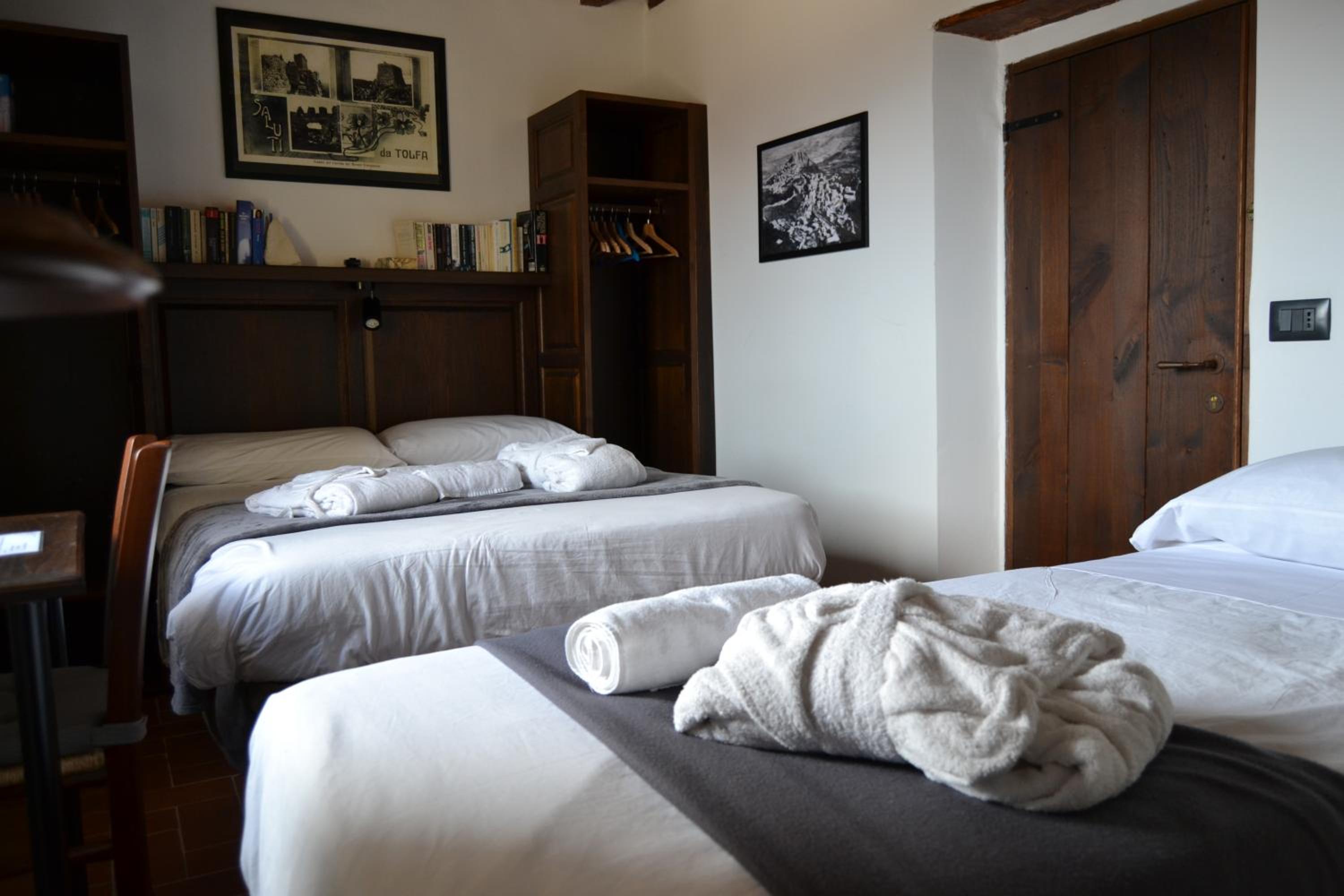 Basic Triple Room with Shared Bathroom photo 1
