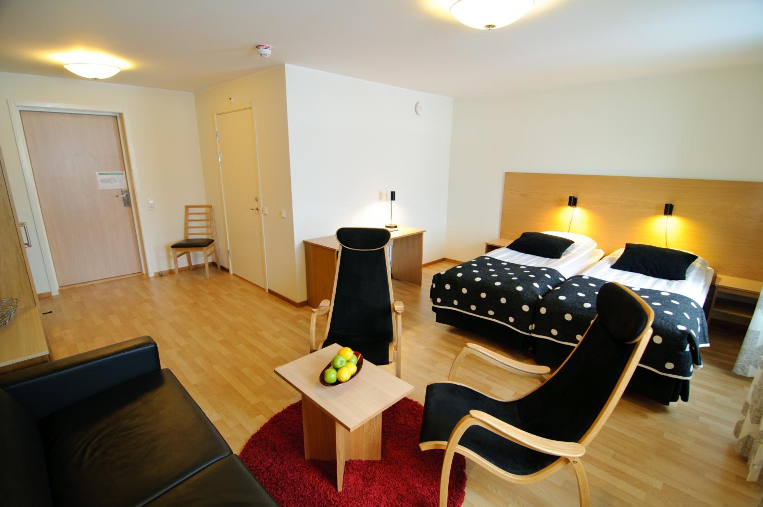 Superior Family Room photo 2
