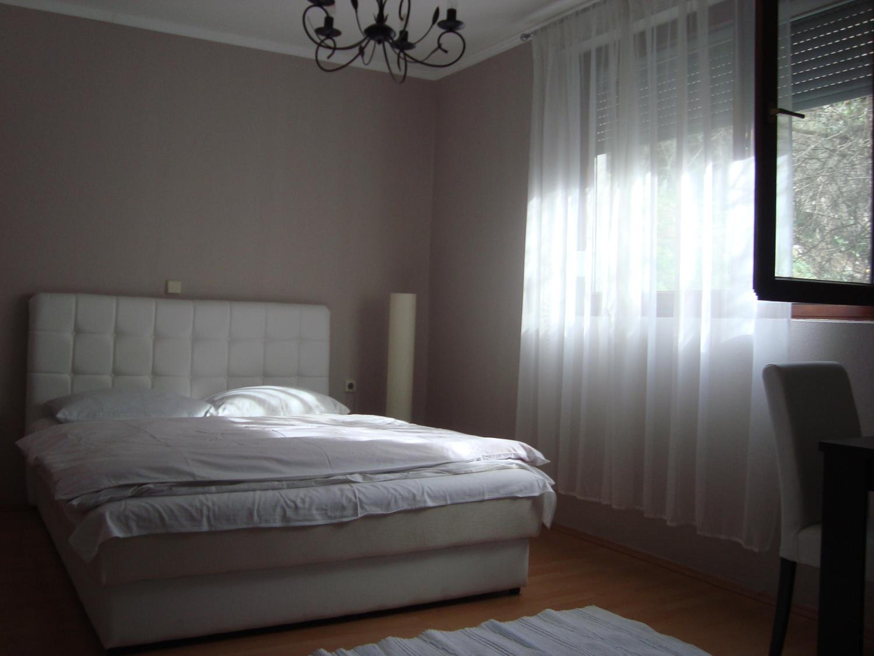 Double Room with Shared Bathroom photo 2