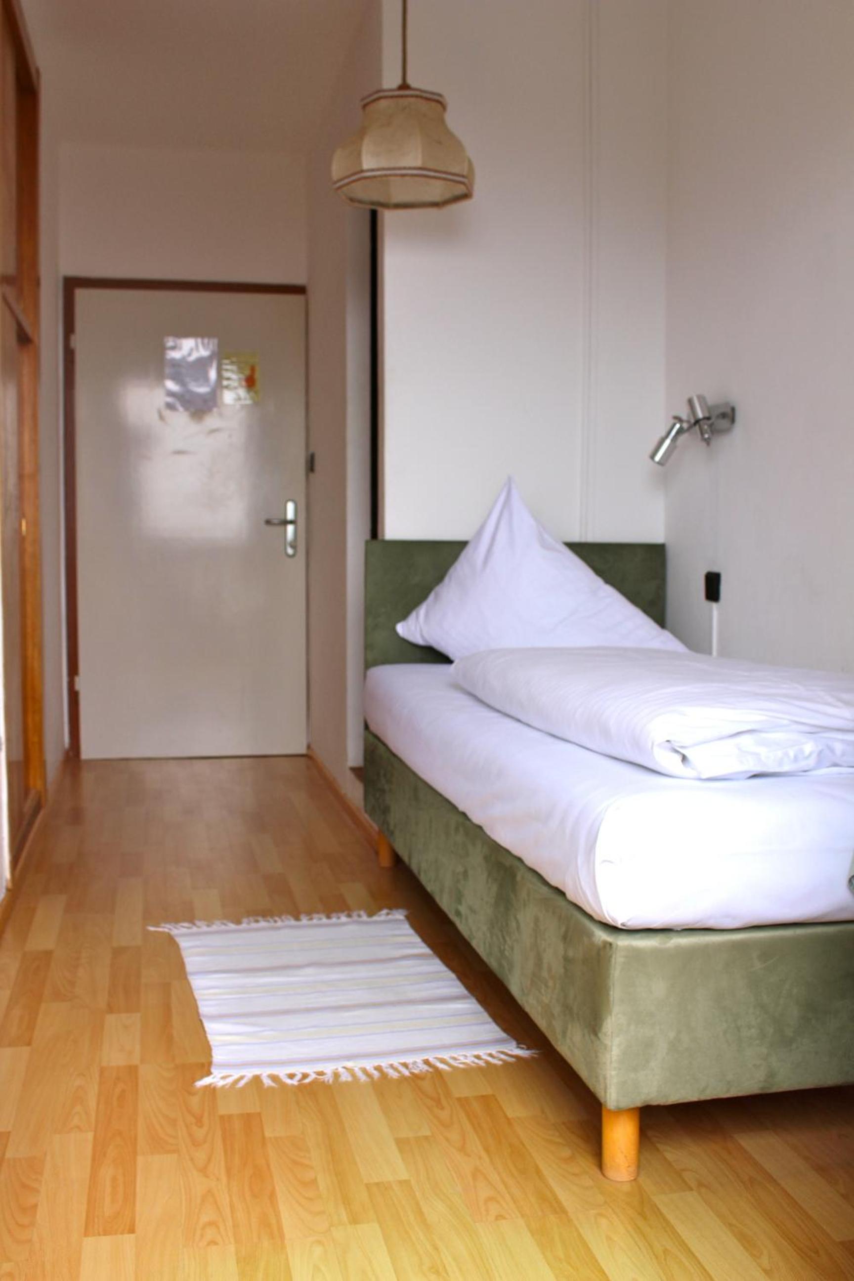Single Room with Shared Toilet photo 3