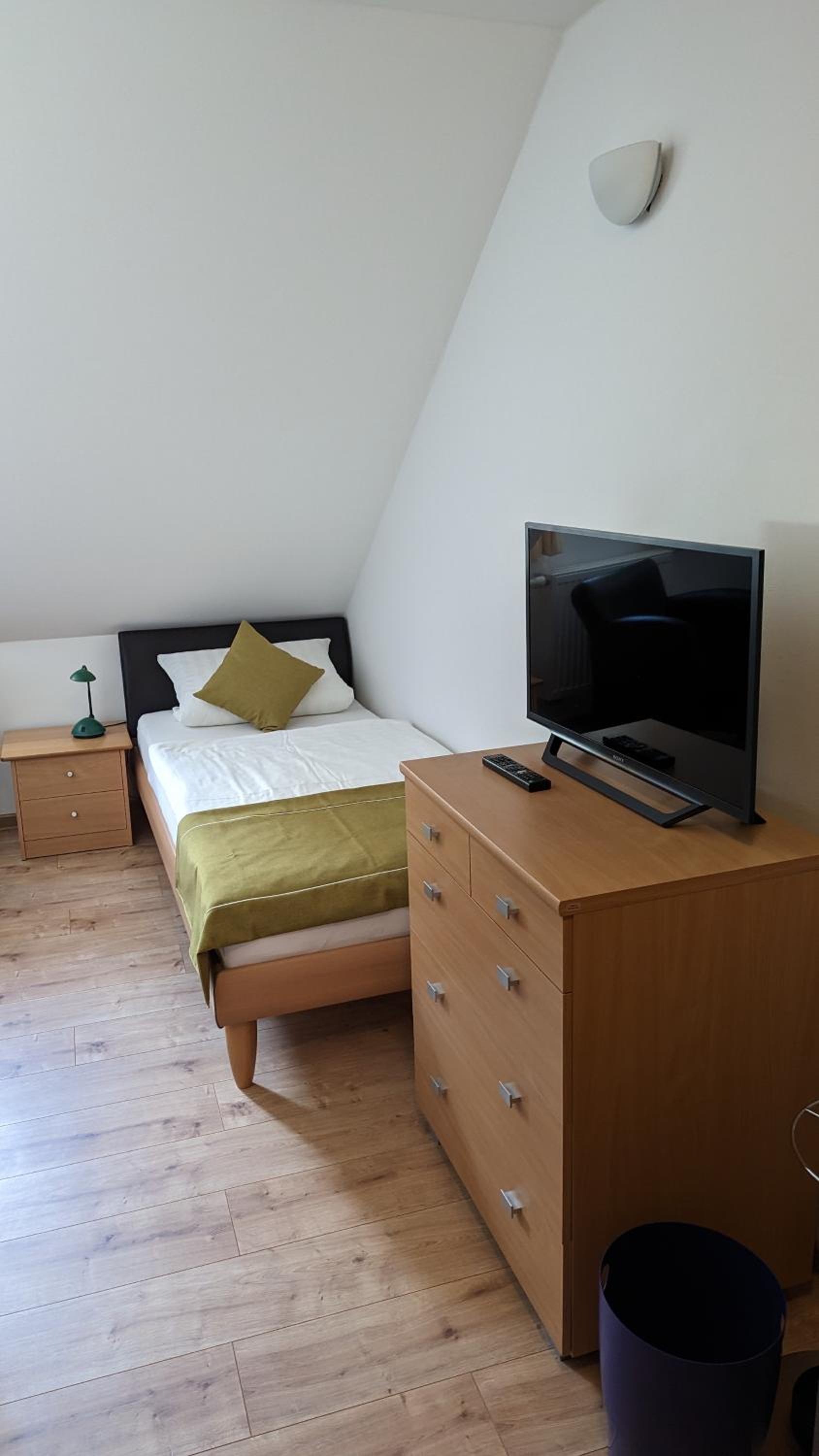 Economy Twin Room photo 1