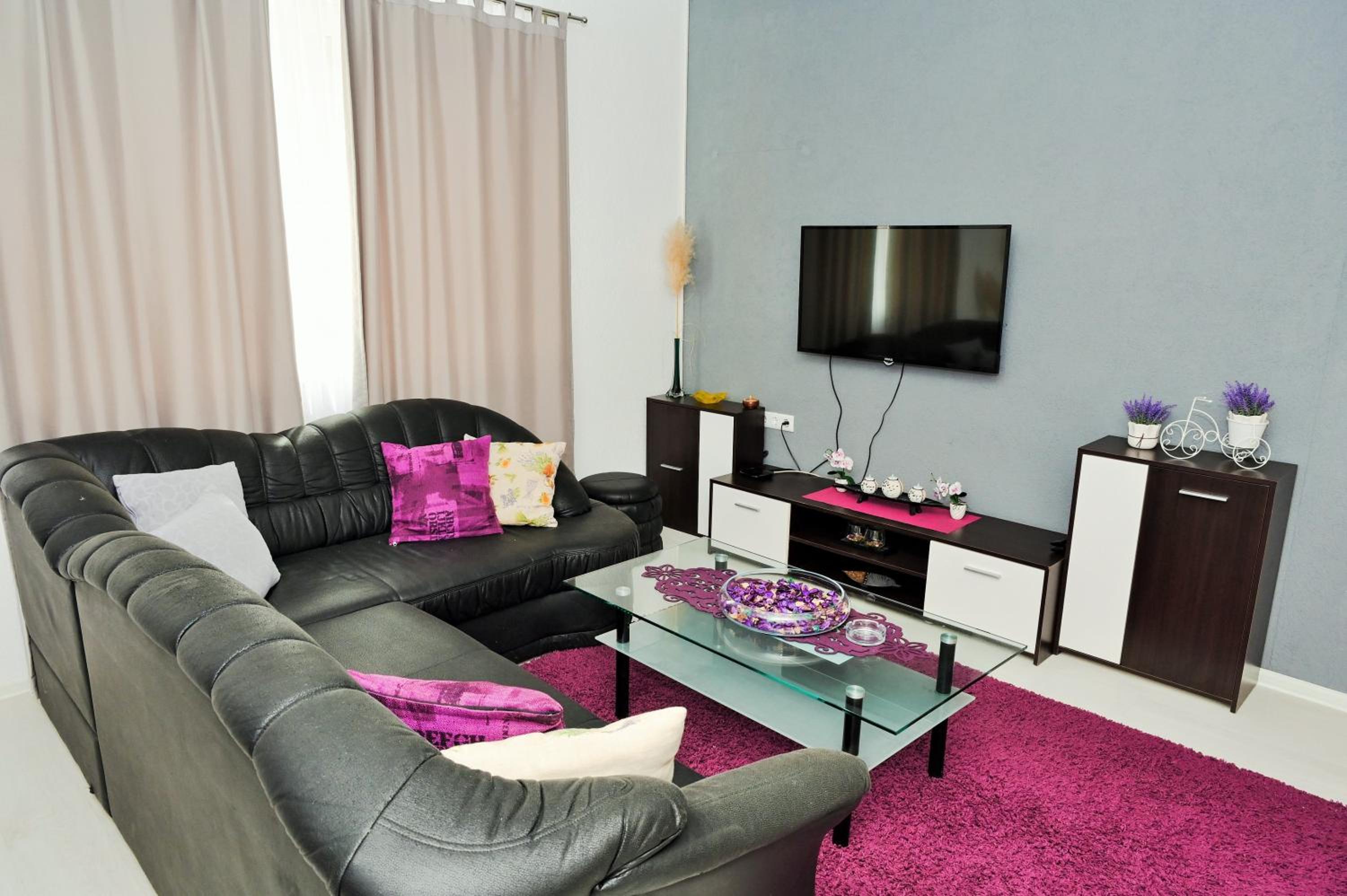 Three-Bedroom Apartment photo 2