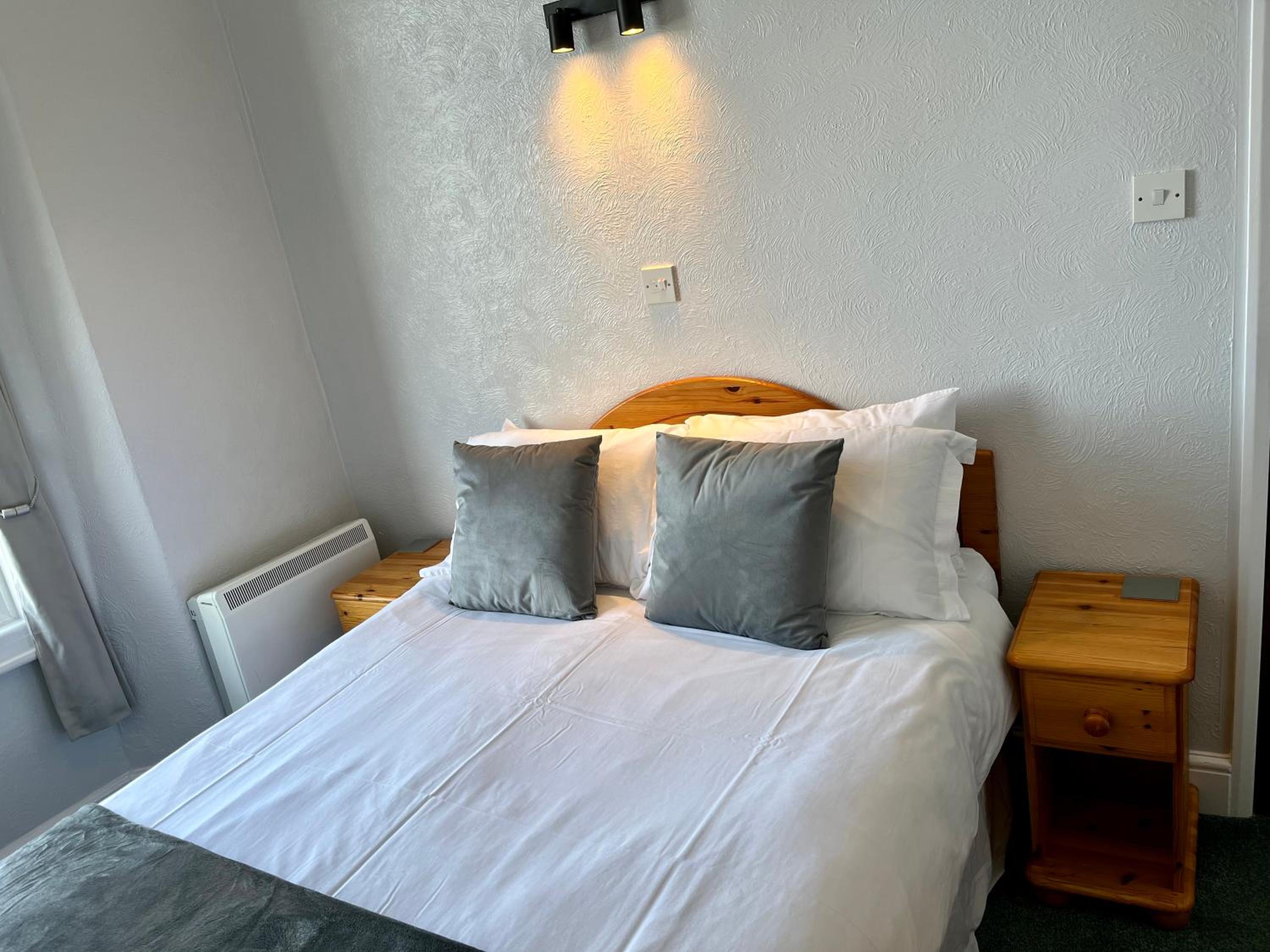 One-Bedroom Apartment photo 1