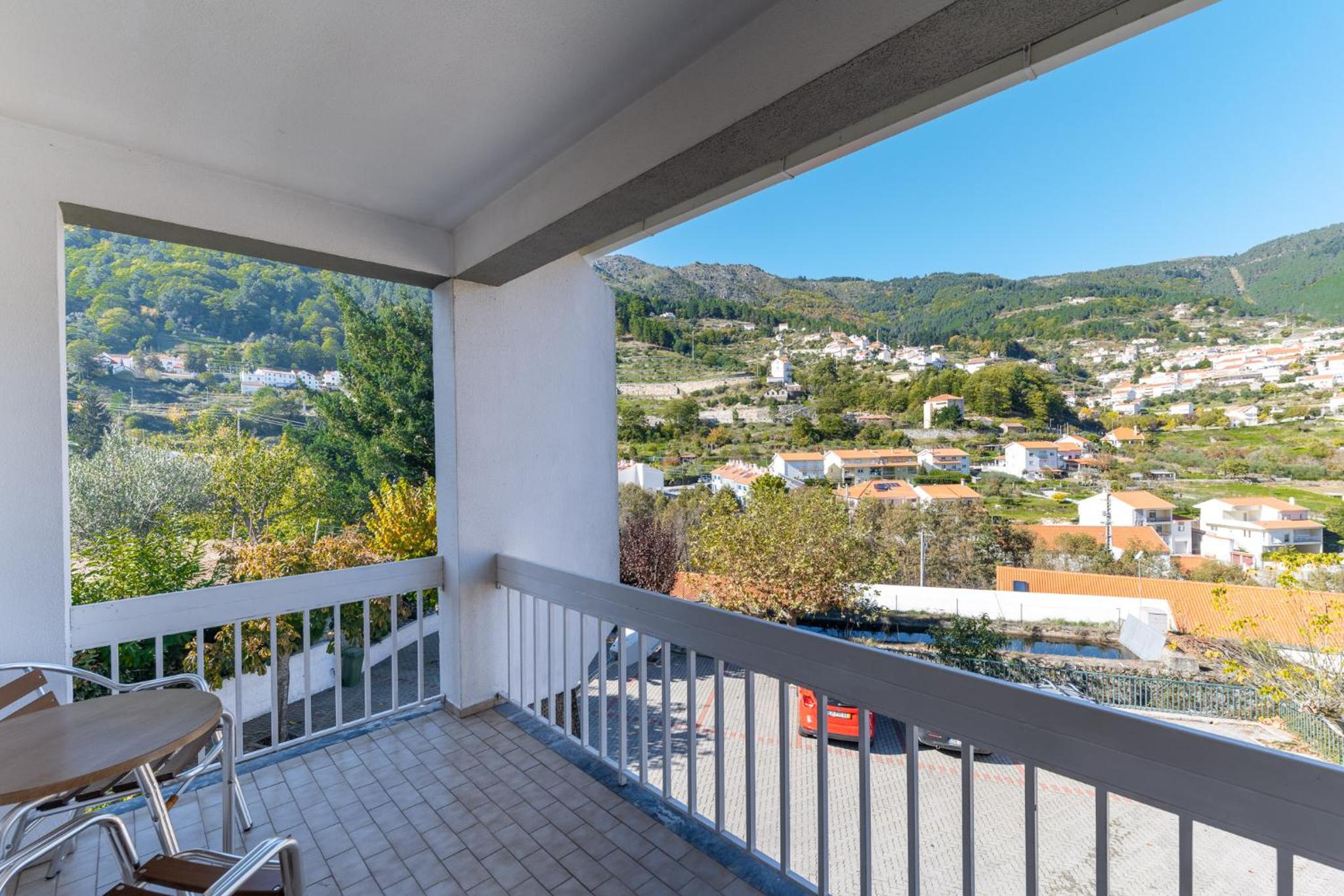 Superior Double or Twin Room with City View - Photo 8