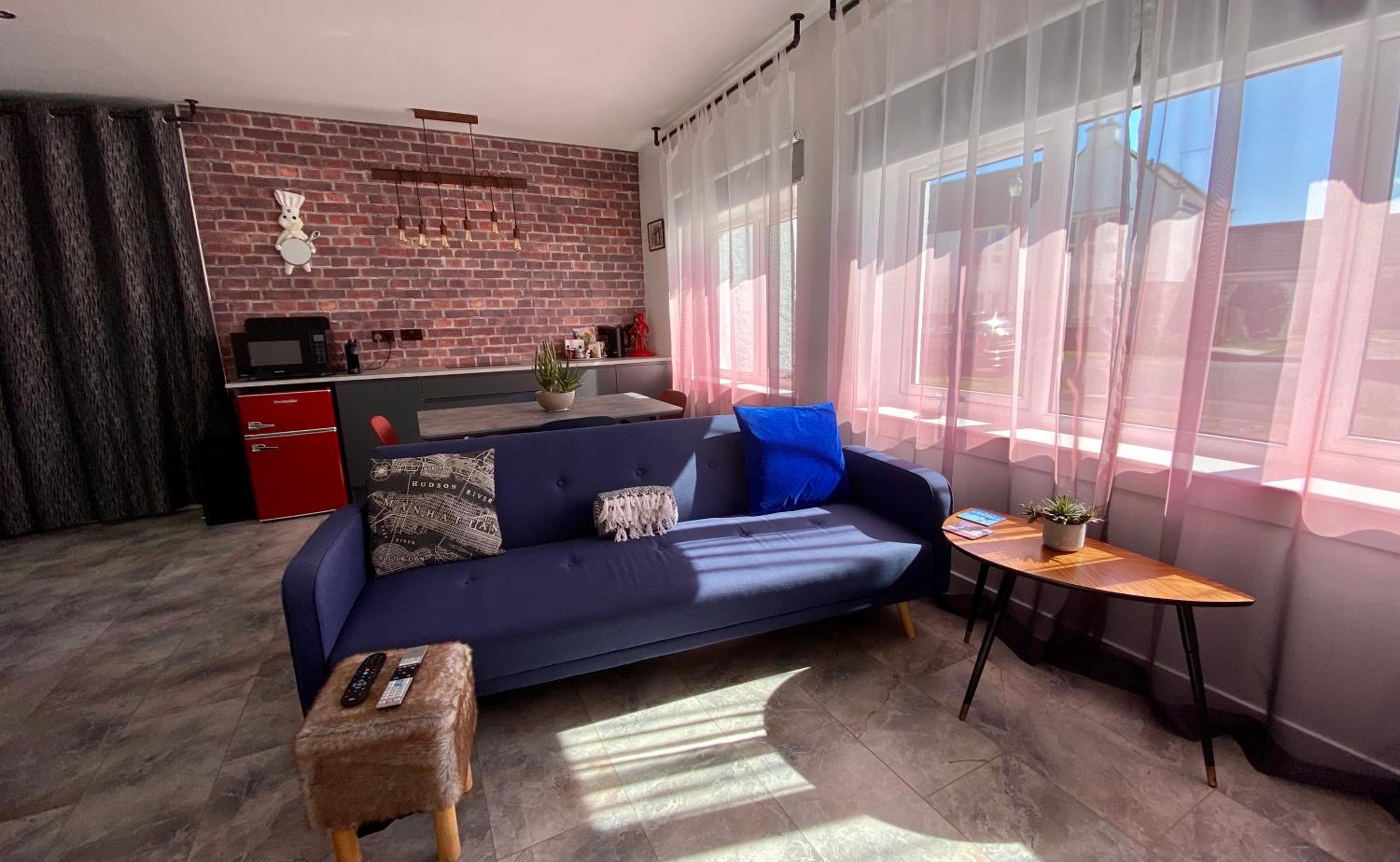 Deluxe Studio