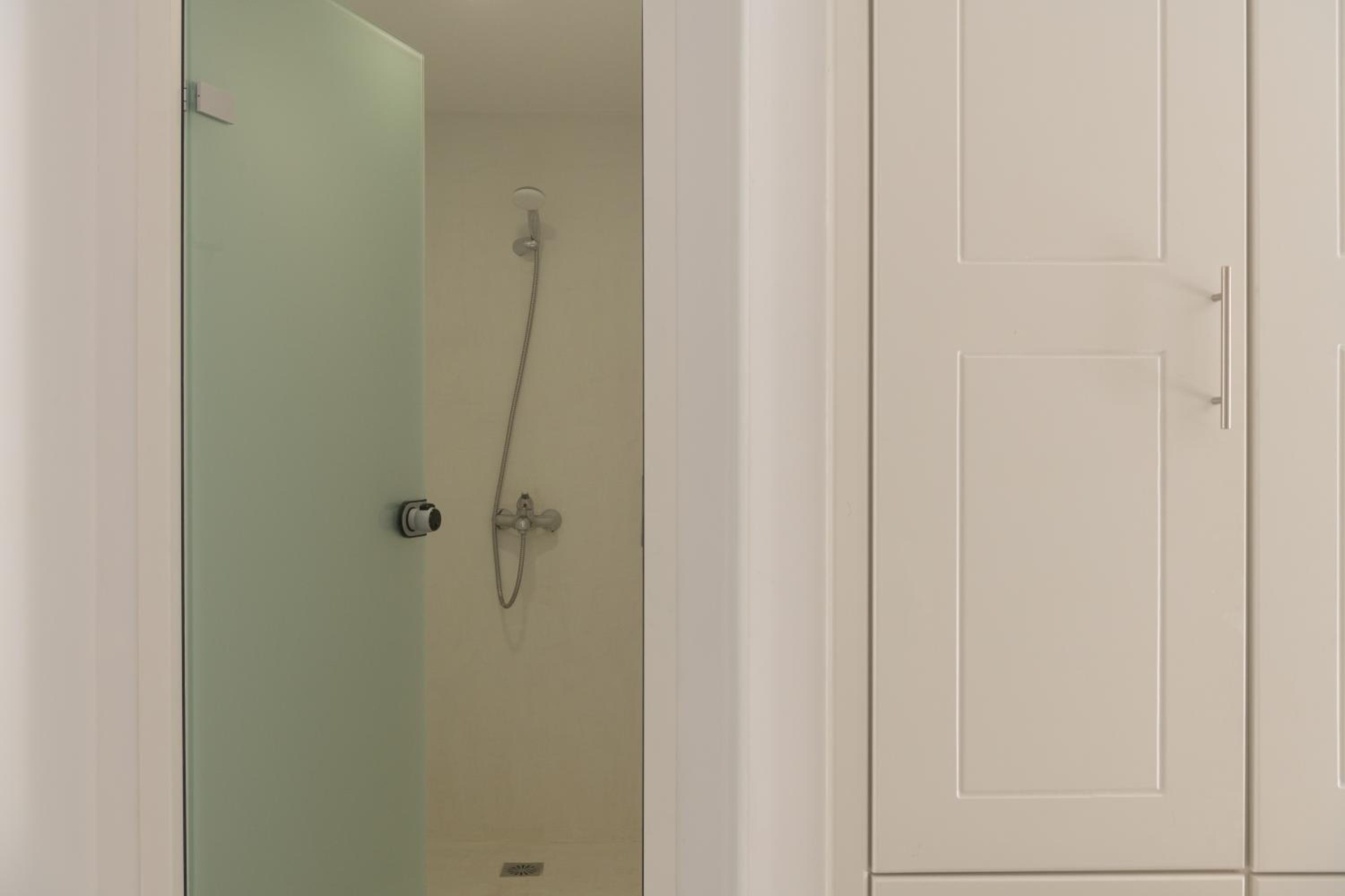 Mountain View Room thumbnail 5
