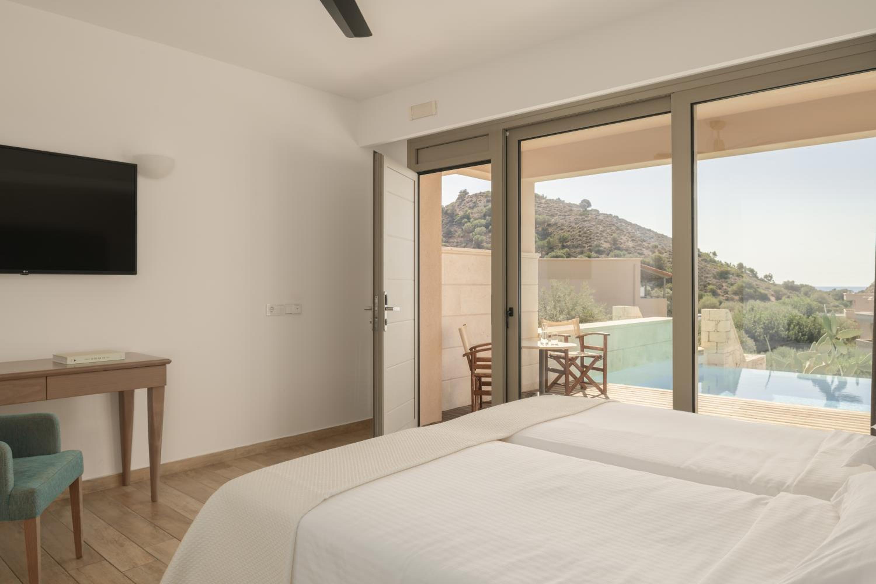 Junior Suite with Sea View - Private Pool (min. Age 14 Years Old)