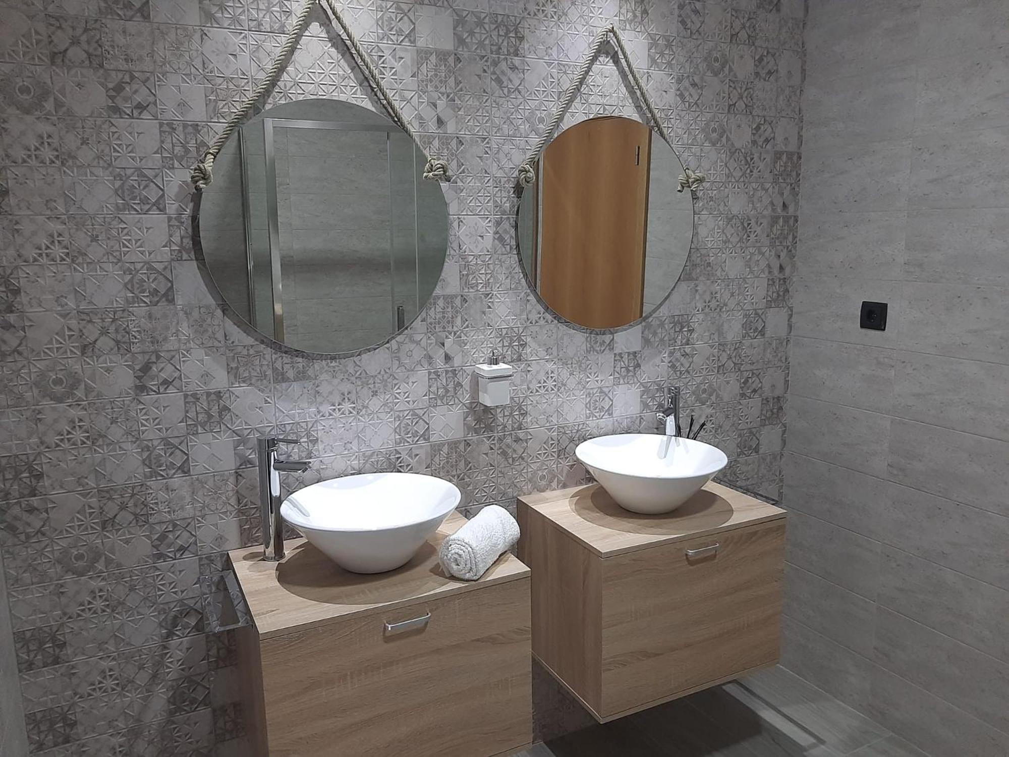 Family Room with Private Bathroom - Photo 10