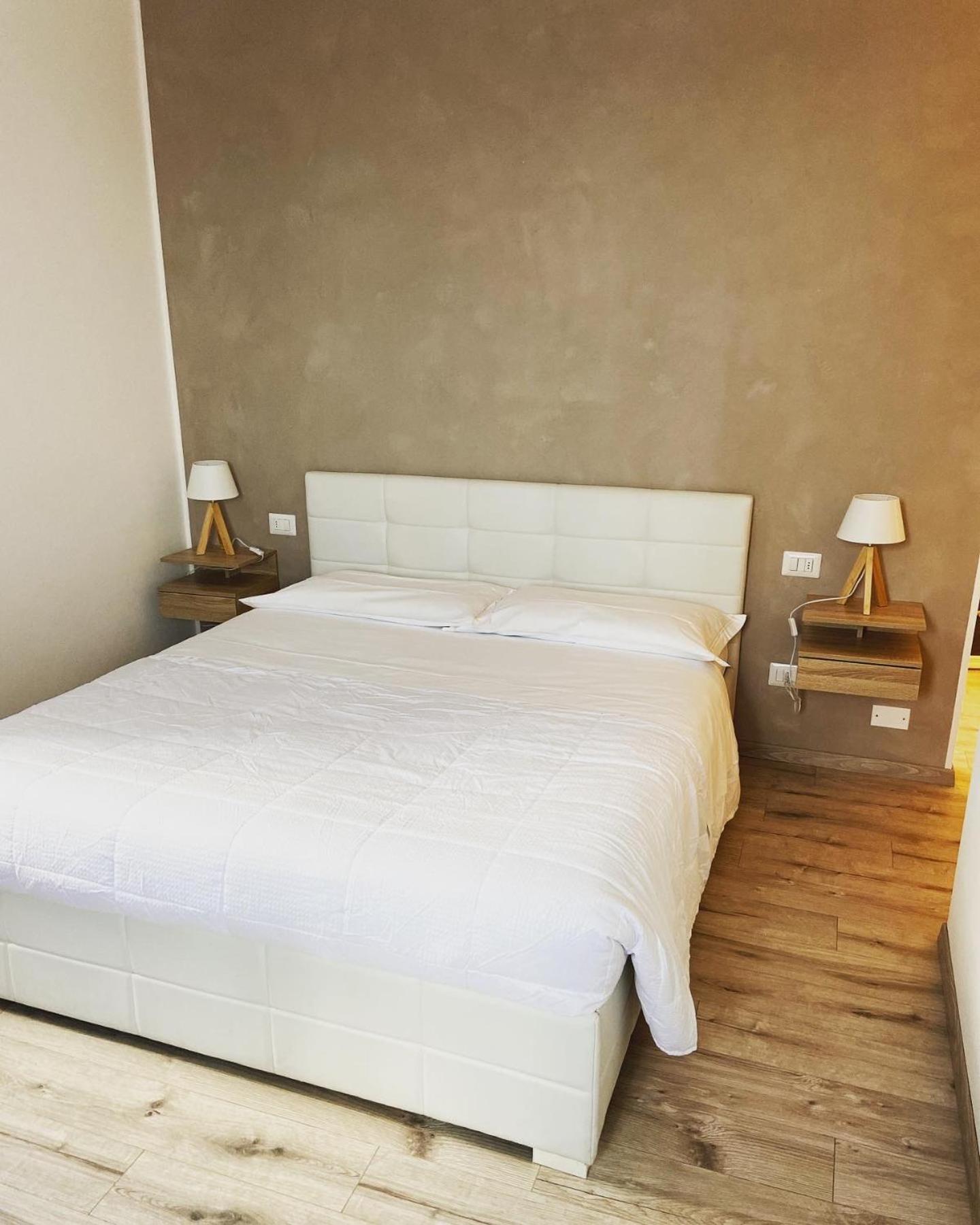 Double Room with Private Bathroom - Photo 9