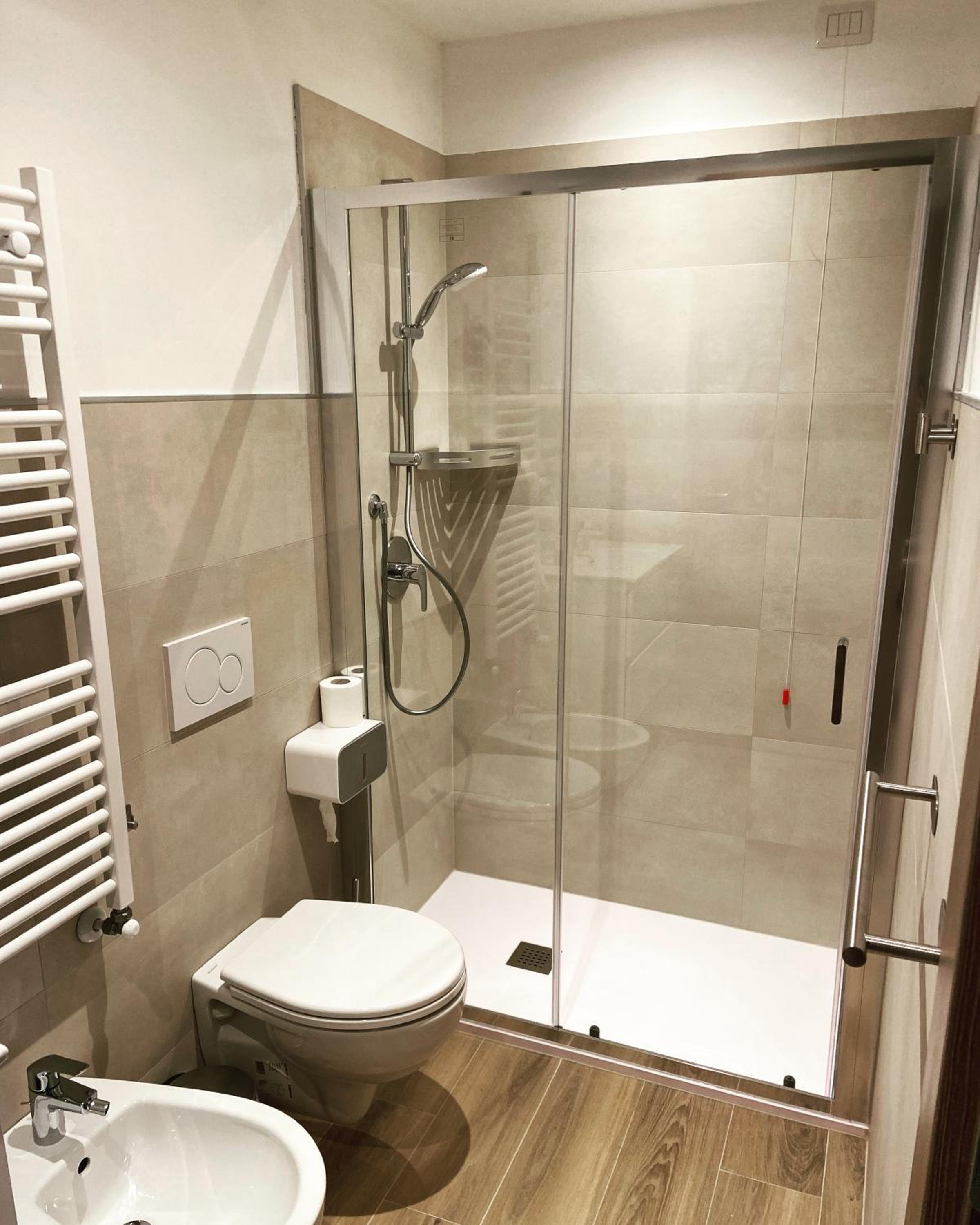 Double Room with Private Bathroom - Photo 12