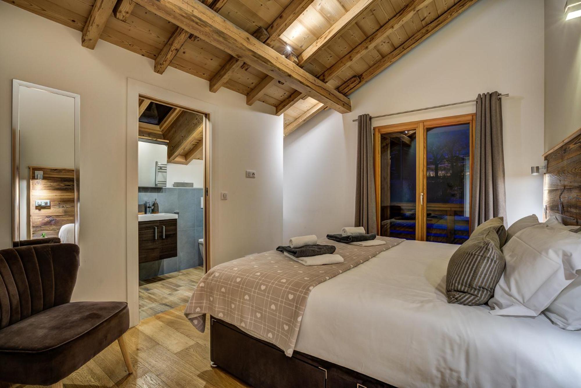 Double or Twin Room with Private Bathroom photo 3
