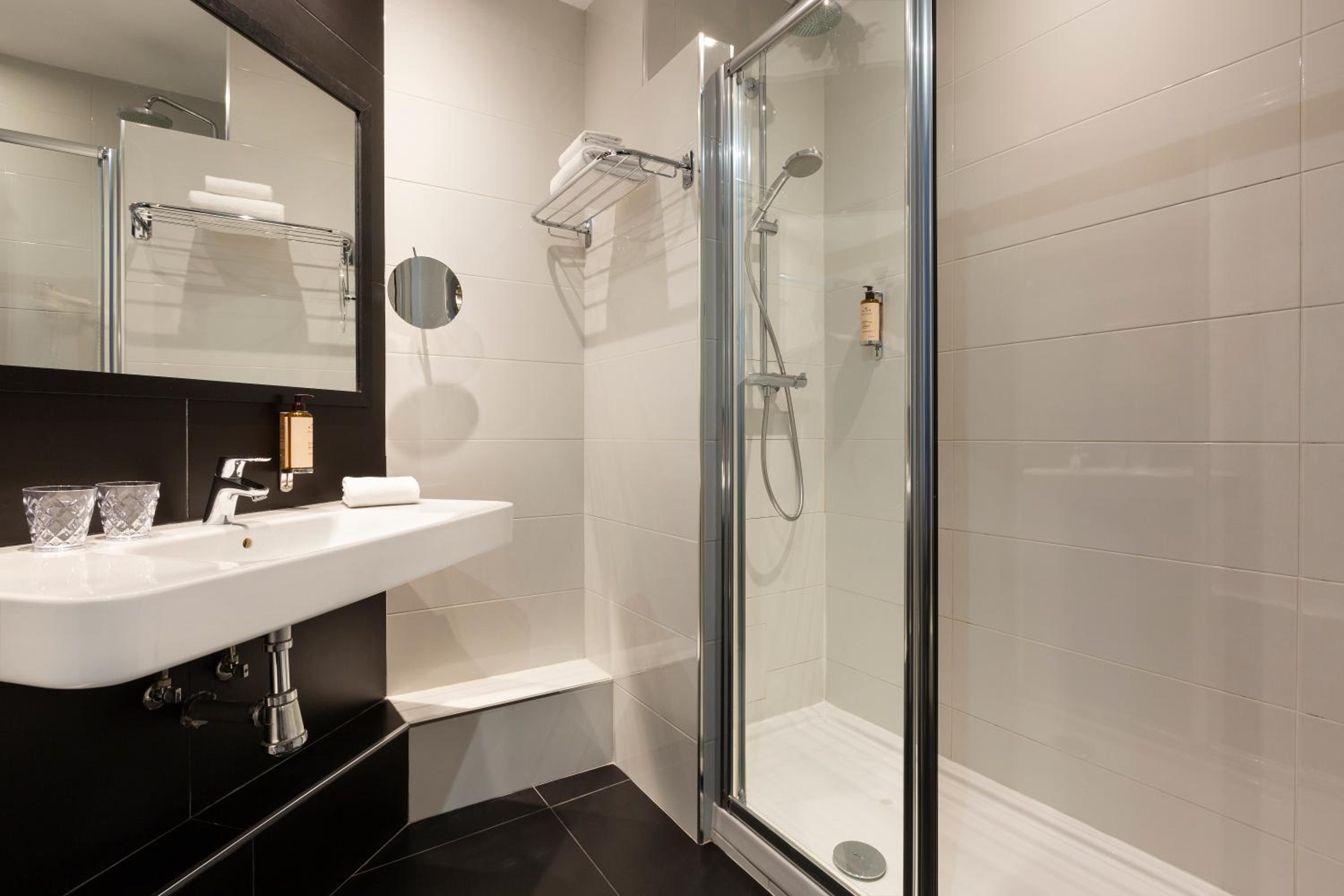 Mercure Paris Alesia bathroom photo