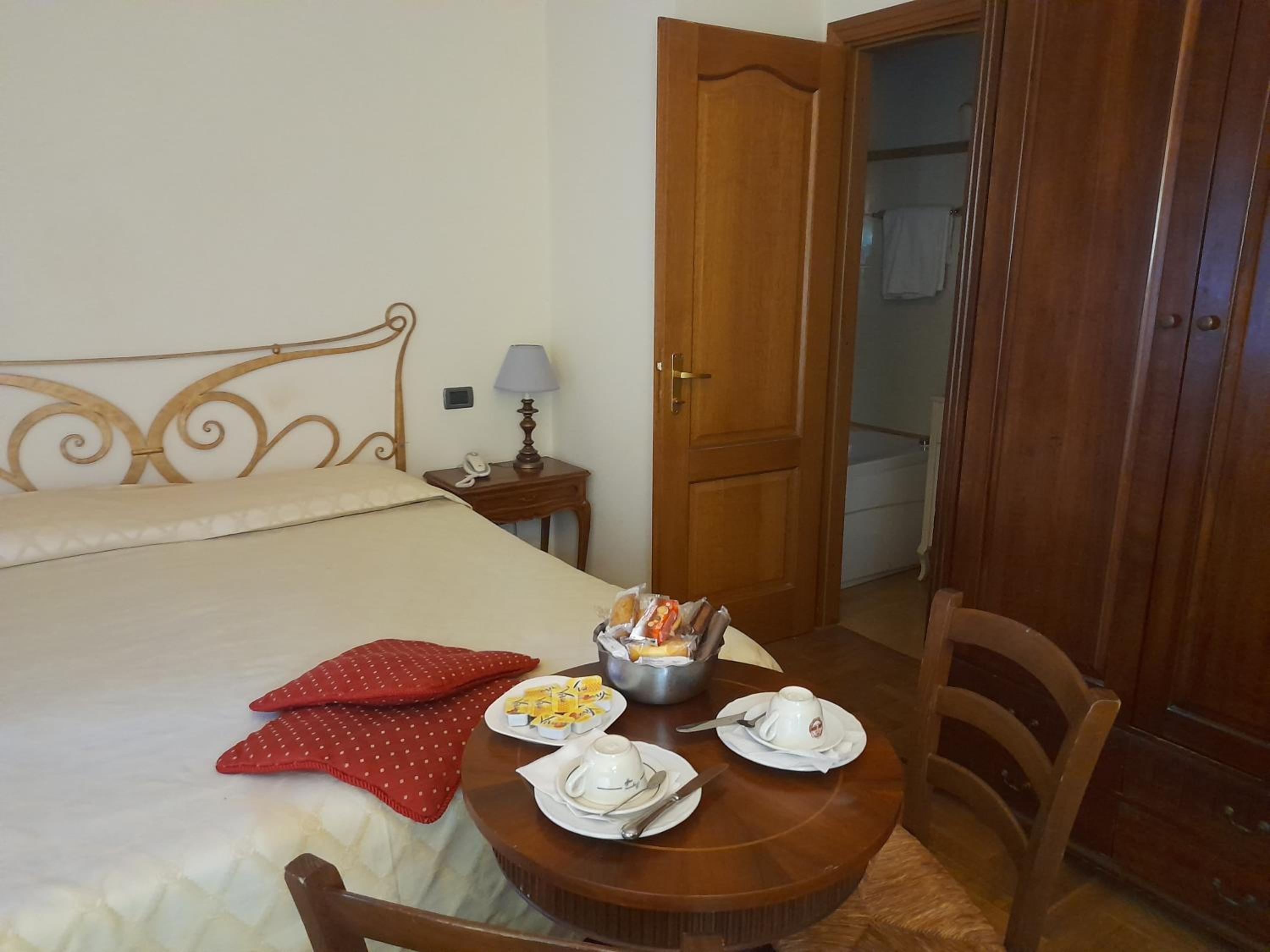 Standard Triple Room - Photo 4
