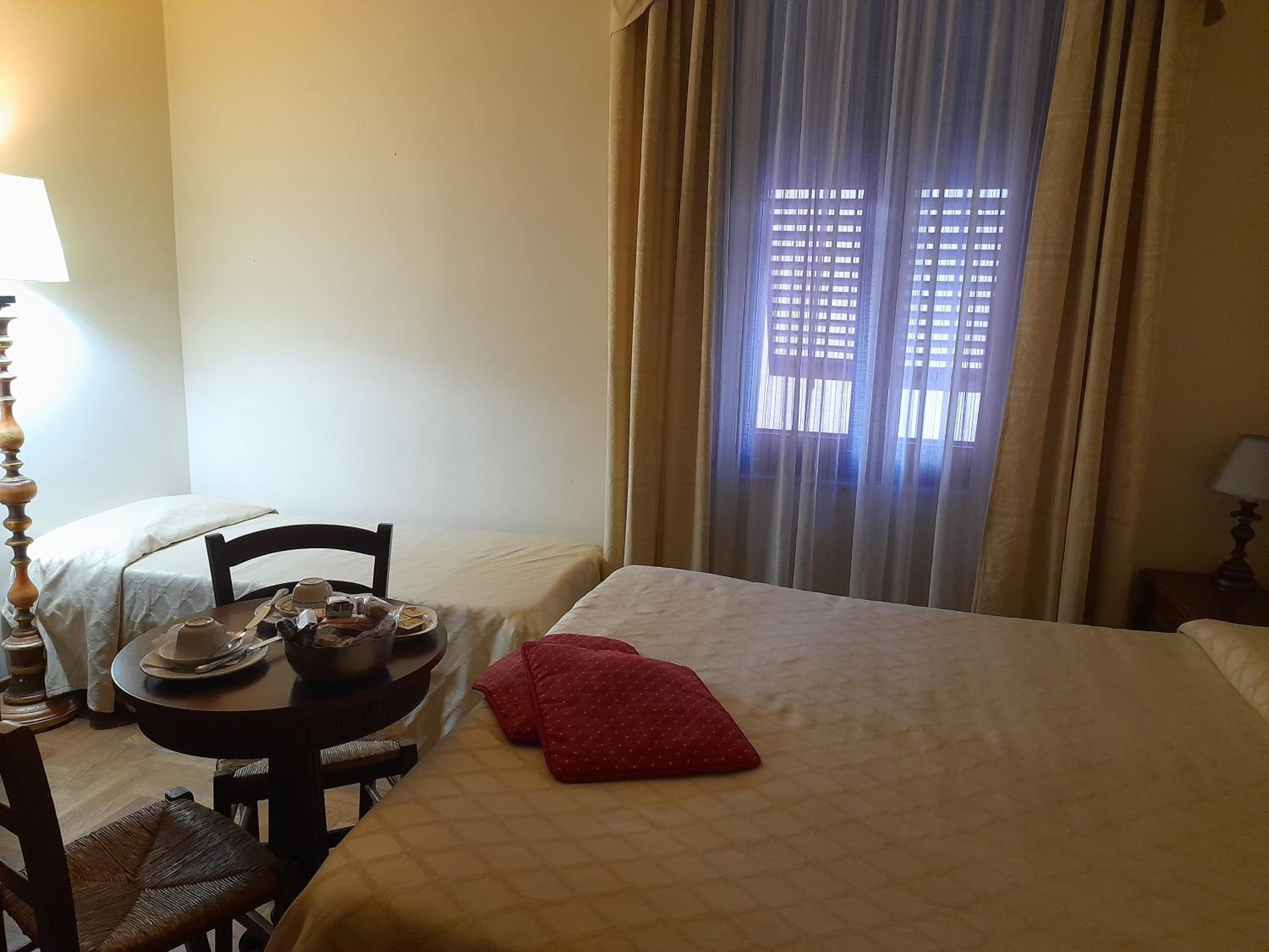 Standard Triple Room - Photo 10