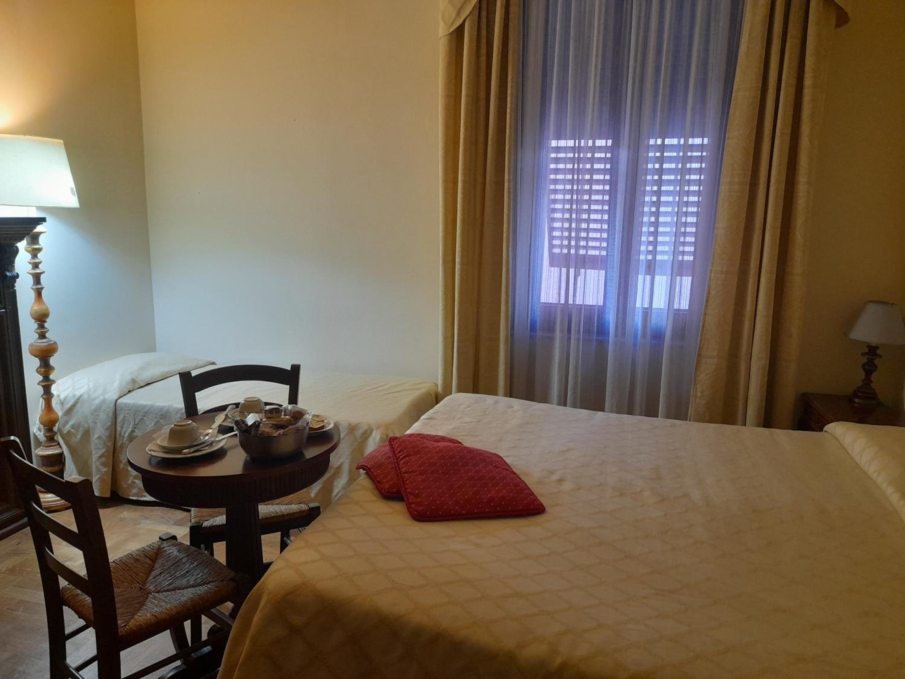 Standard Triple Room - Photo 2