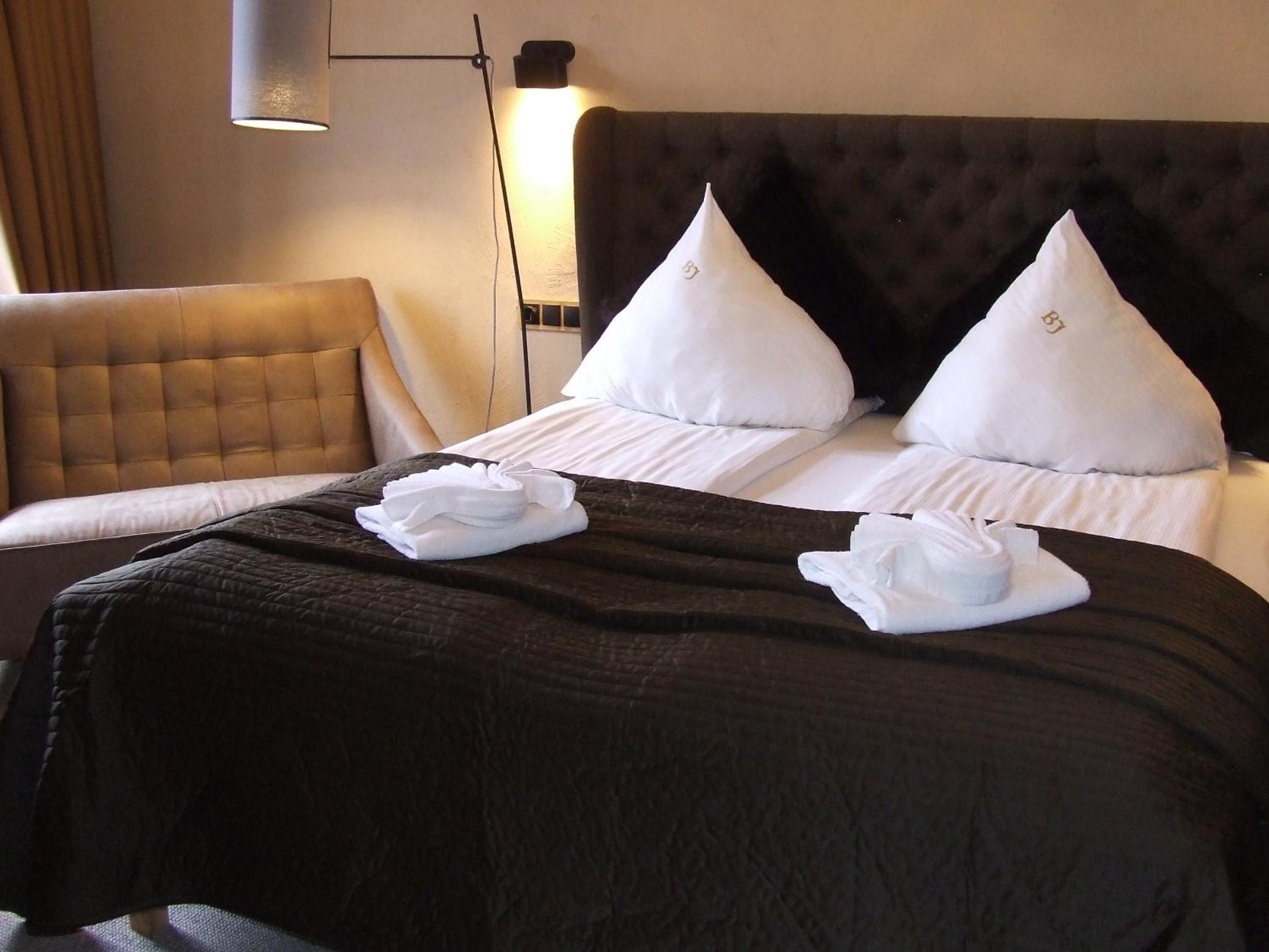 One-Bedroom Apartment - Photo 1