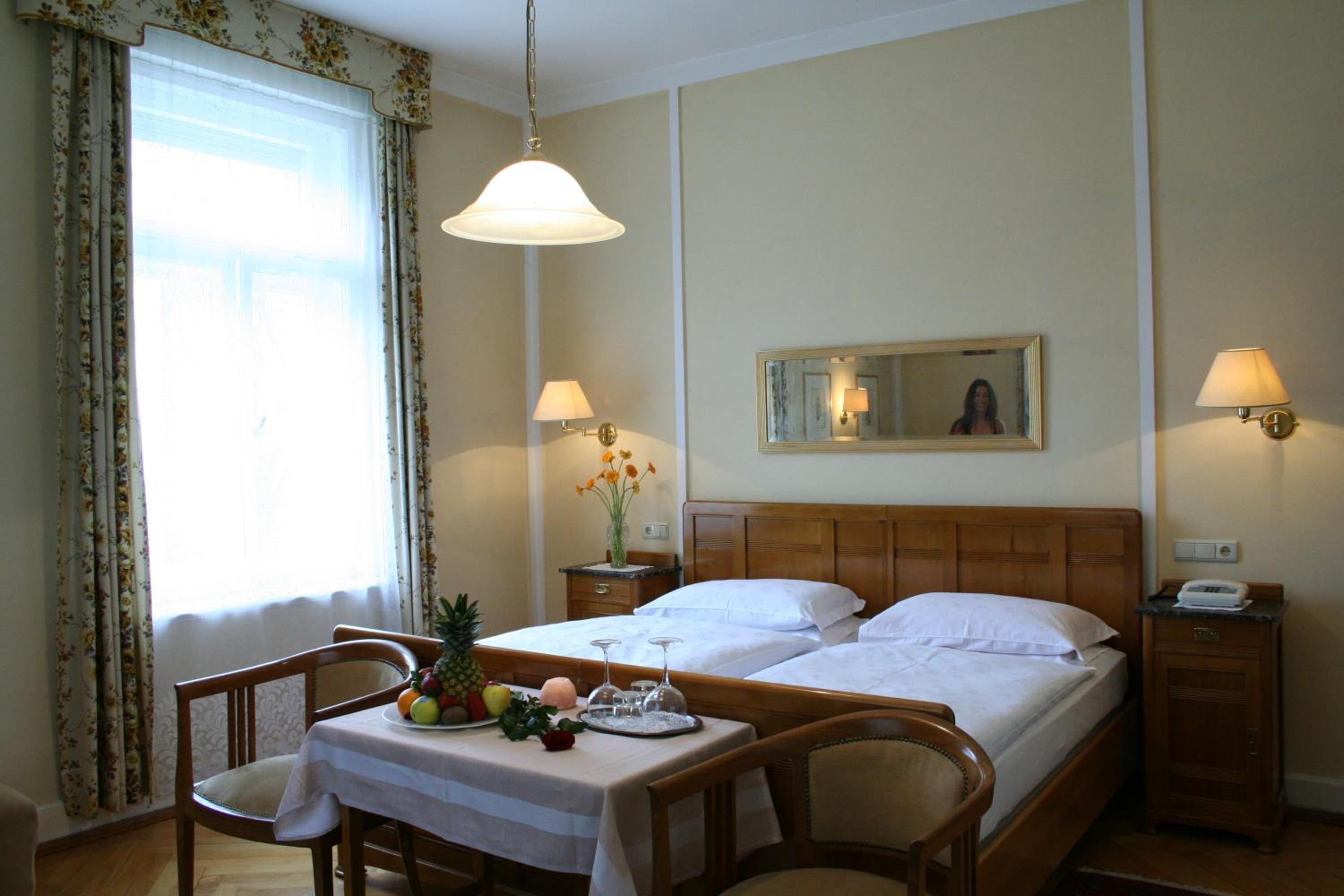 Double or Twin Room - Photo 8
