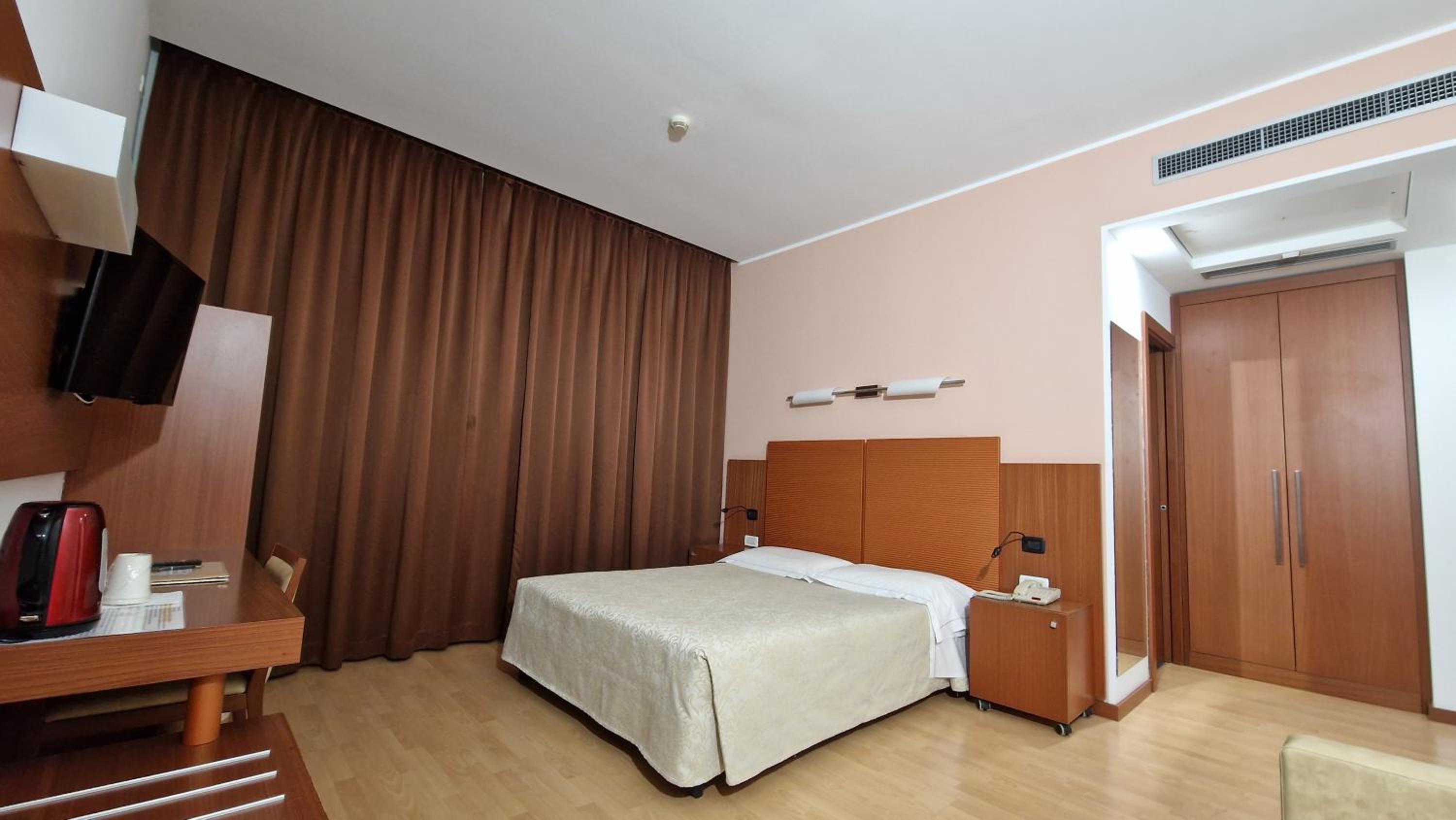 Large Junior Suite photo 2