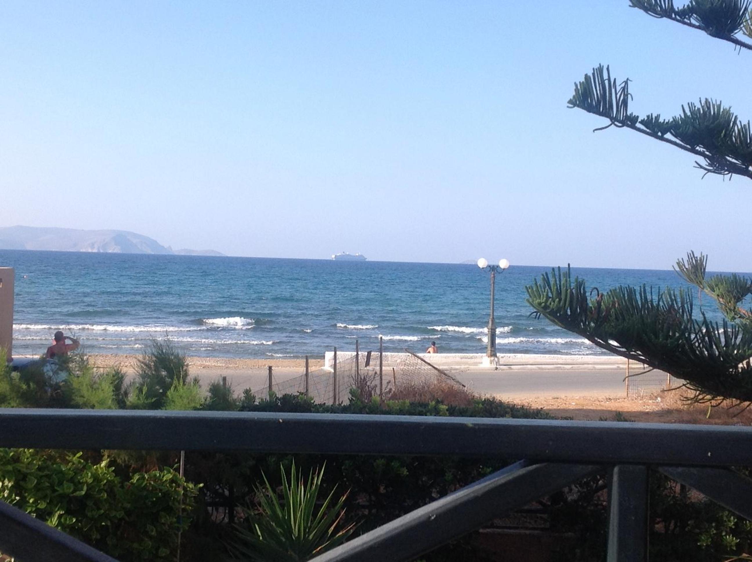 One-Bedroom Apartment with Sea View photo 2