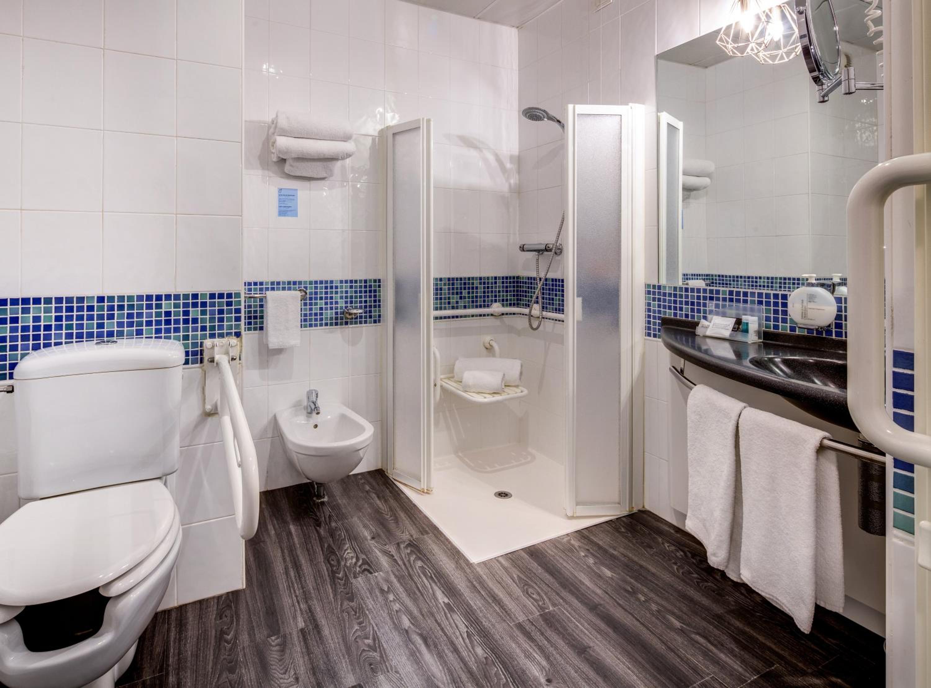 Standard Double Room - Disability Access - Photo 2