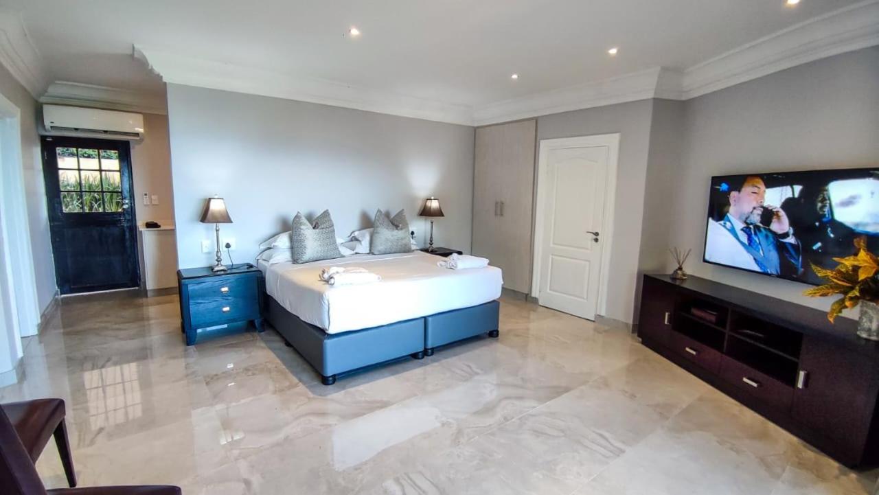 Three-Bedroom Suite photo 1