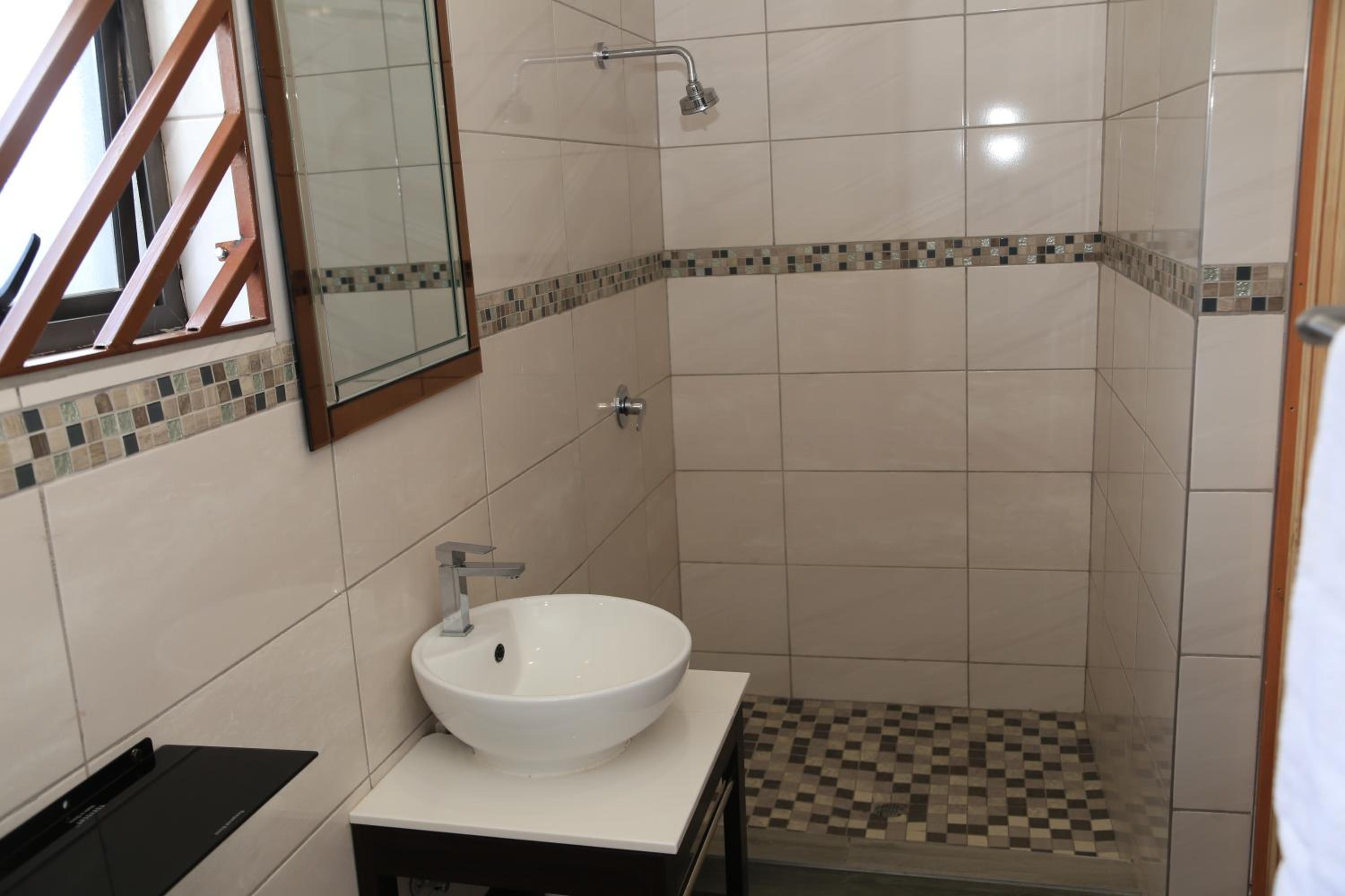 Twin Room with Private Bathroom photo 3