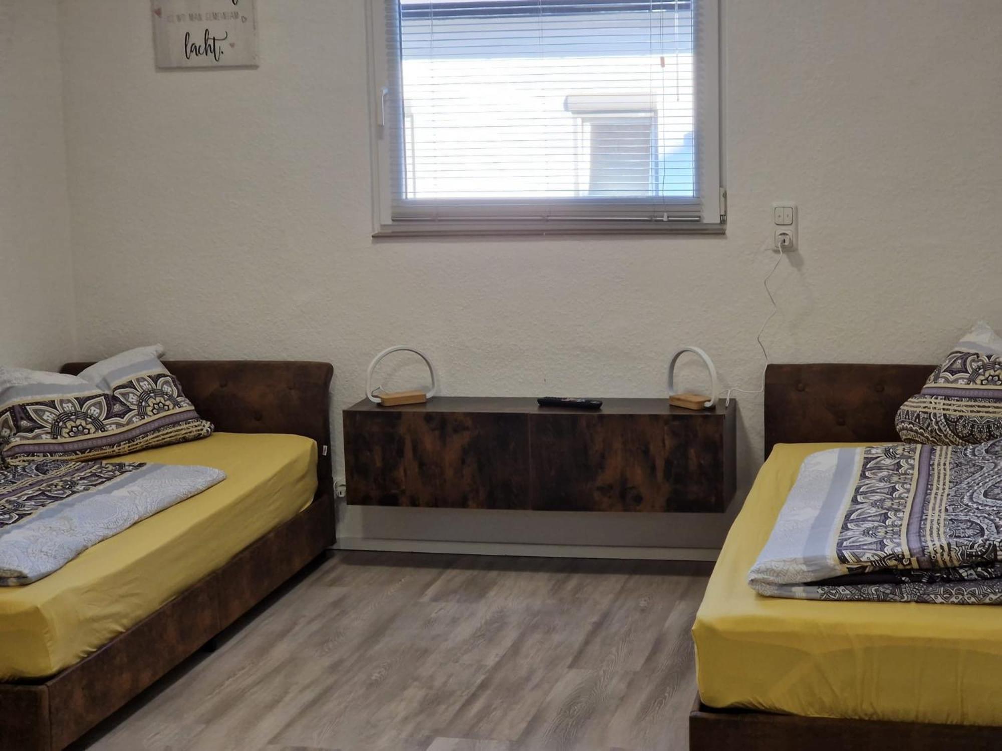 Budget Double Room - Photo 10