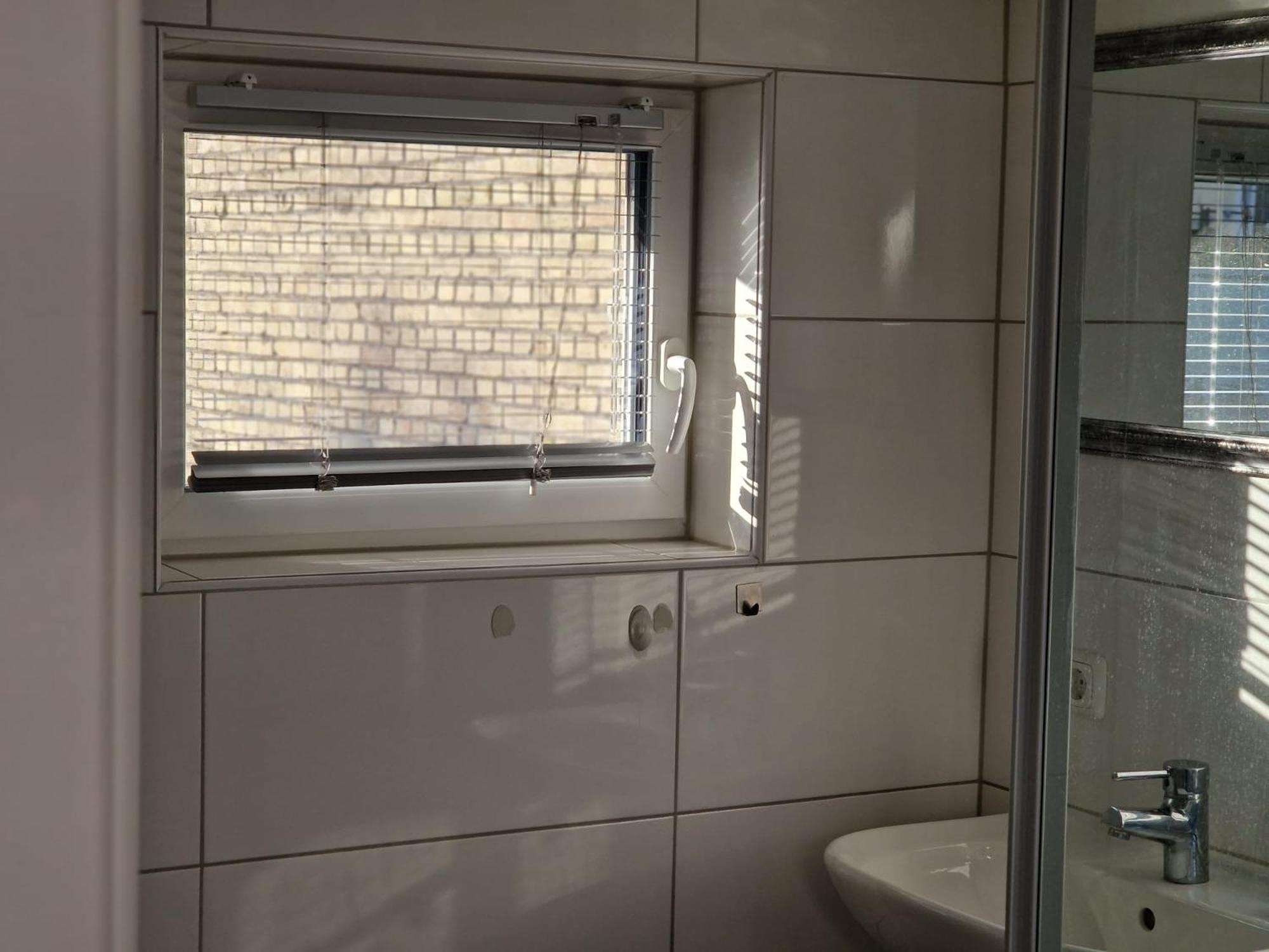 Budget Double Room - Photo 9