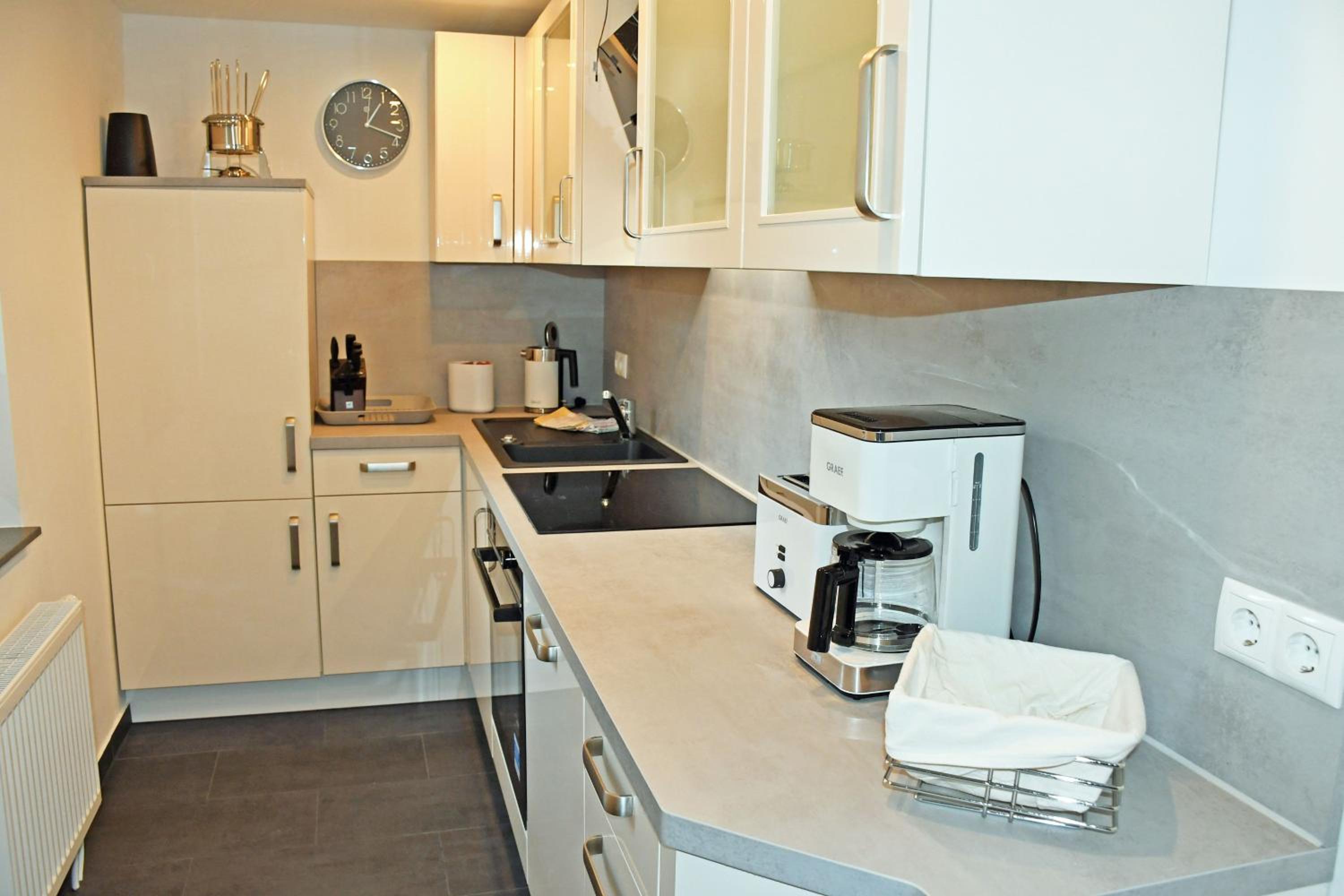 Two-Bedroom Apartment with Balcony and Terrace photo 2