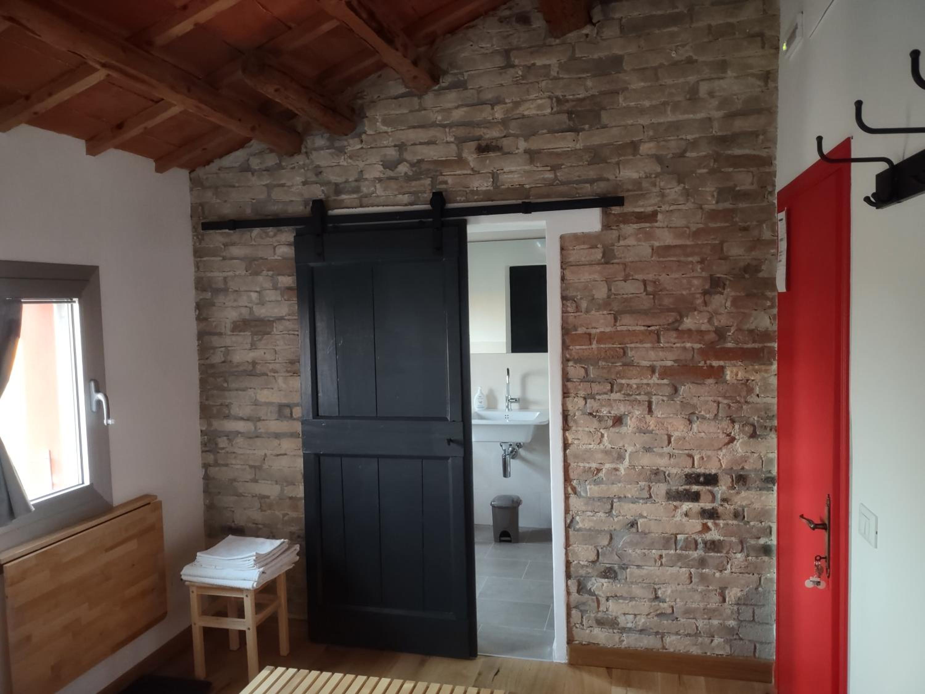 Double Room - Photo 5