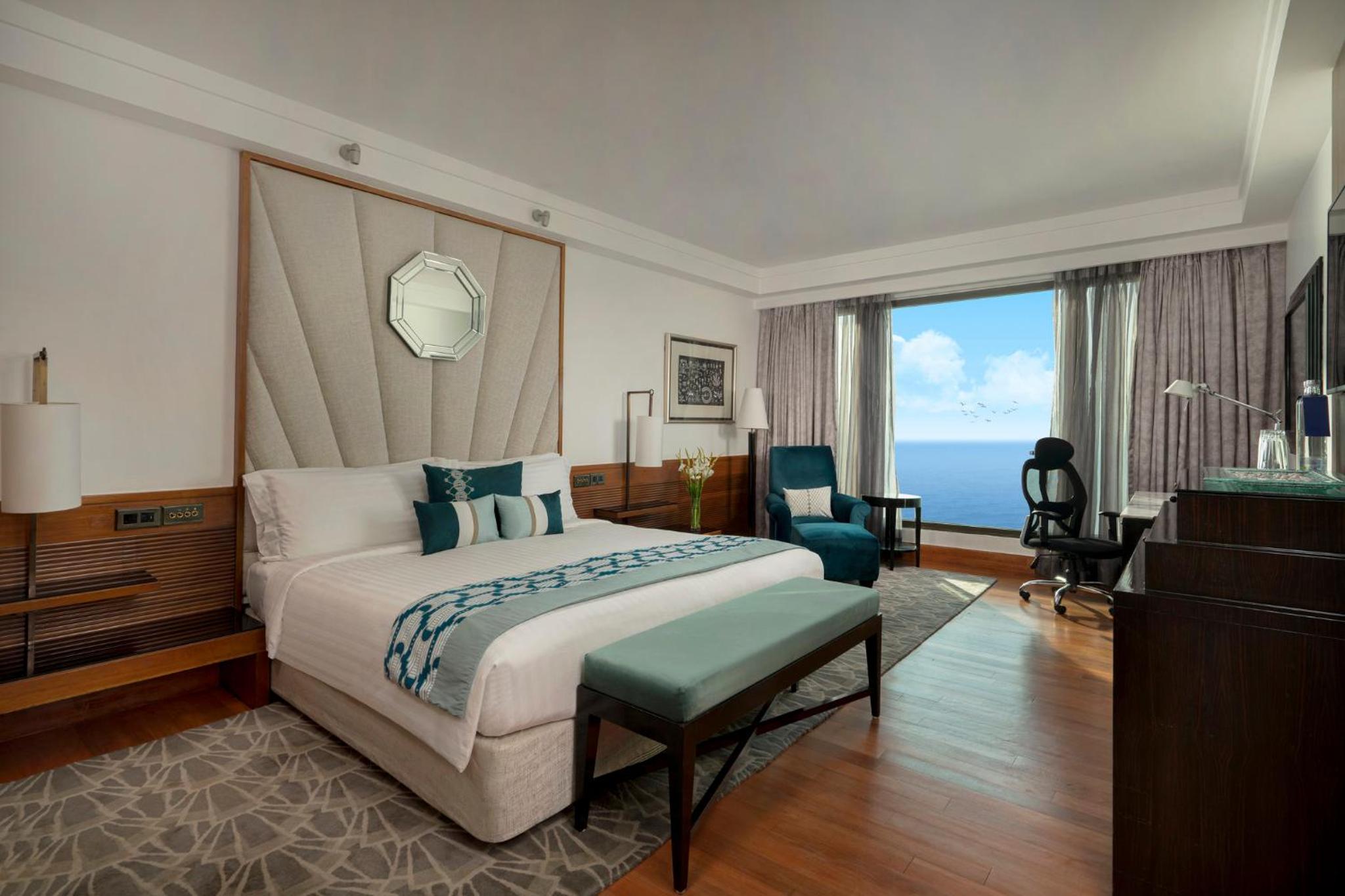 Luxury Suite - Photo 6