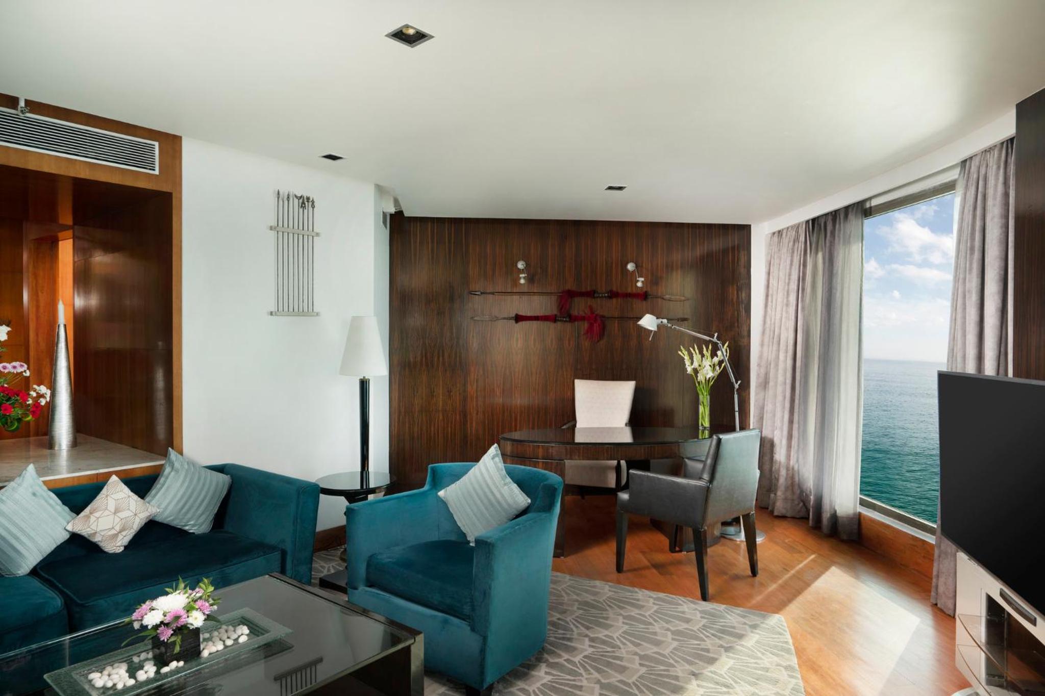 Luxury Suite - Photo 12