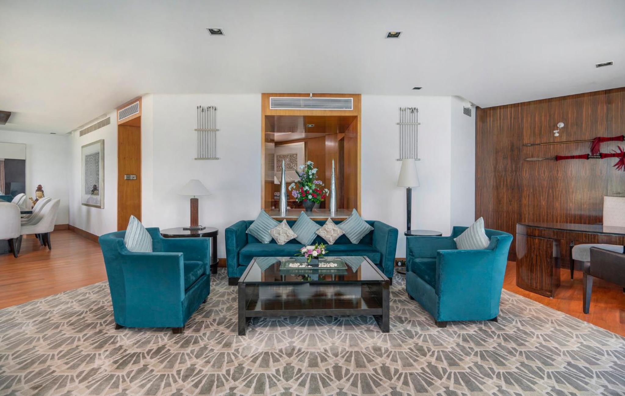 Luxury Suite - Photo 7