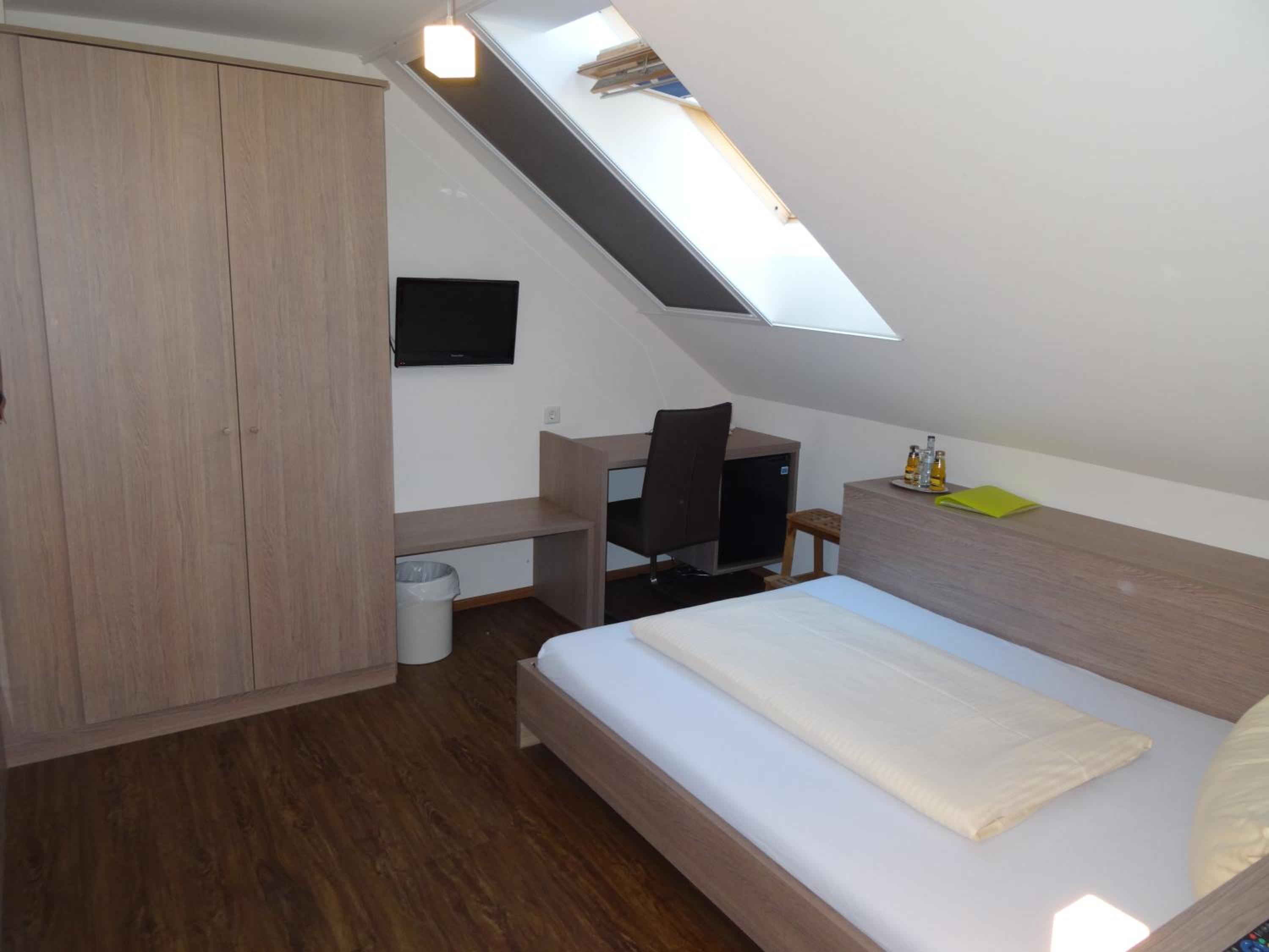 Basic Single Room photo 2