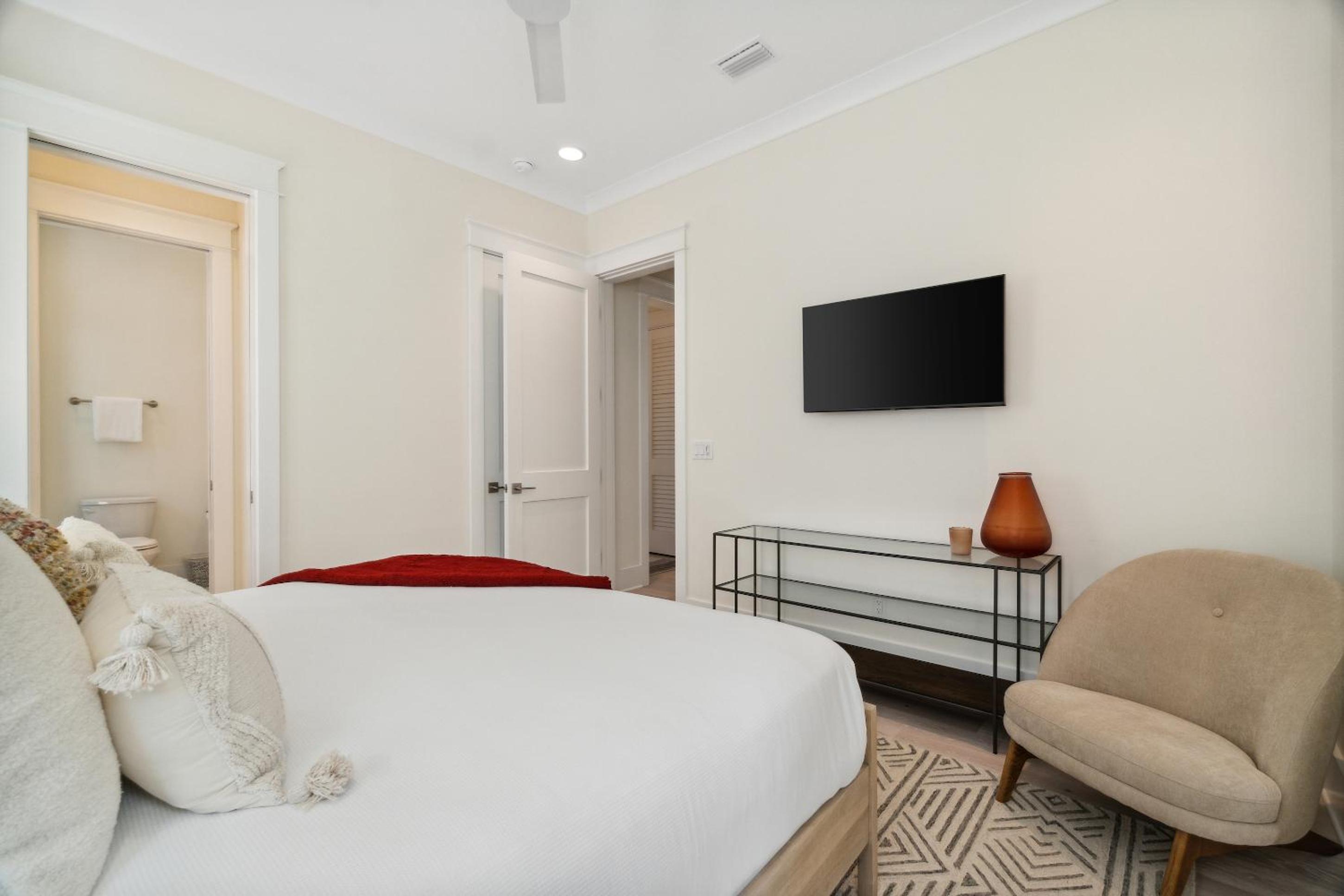 Four-Bedroom House photo 1