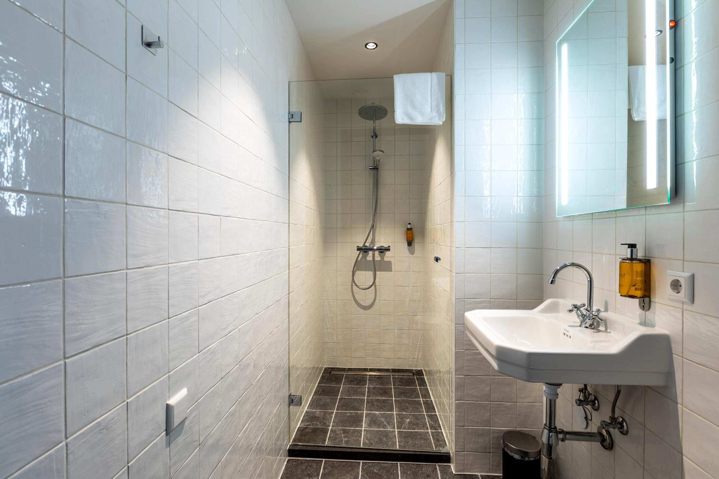 Double Room with Balcony - Photo 4