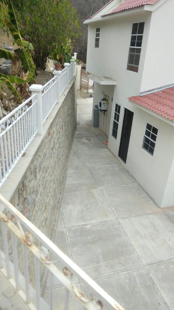 Three-Bedroom Townhouse photo 2