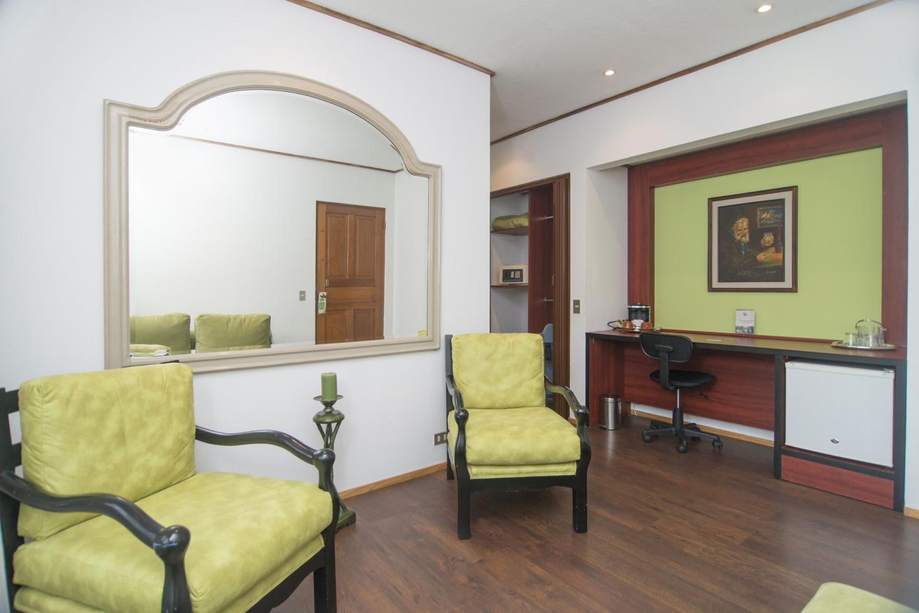 Suite with Jacuzzi tub