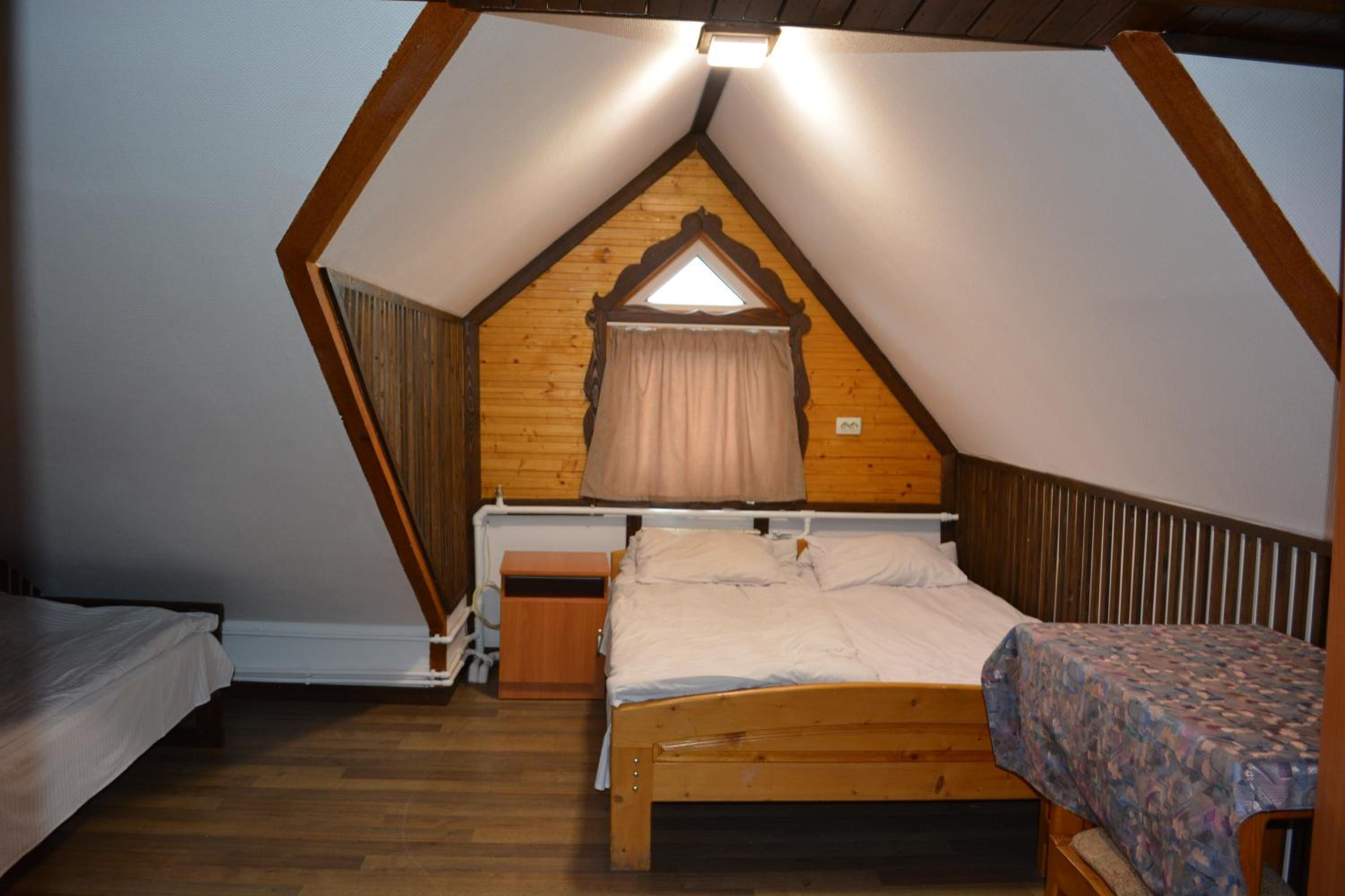 Basic Triple Room With Shared Bathroom photo 1