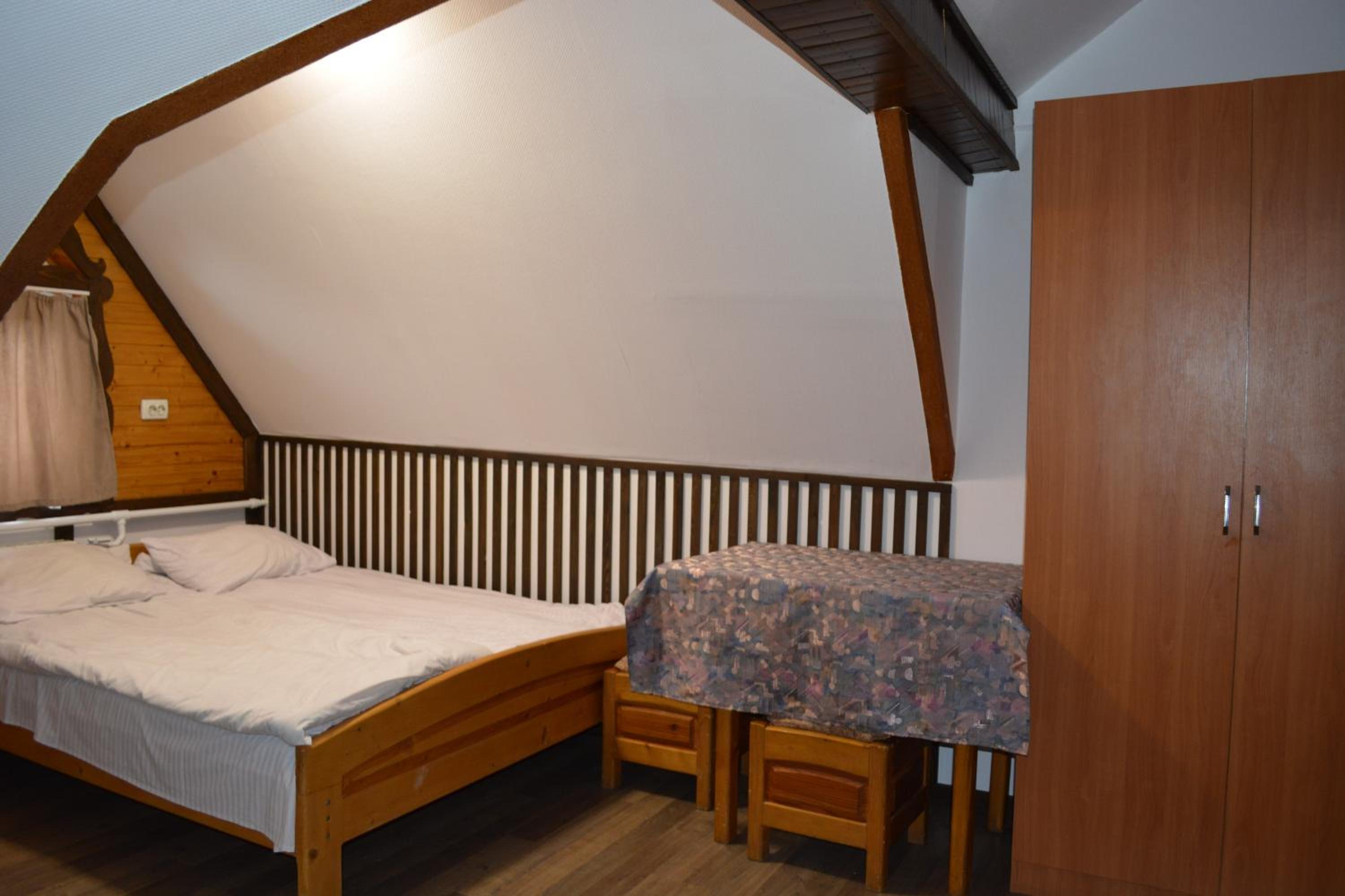 Basic Triple Room With Shared Bathroom photo 3