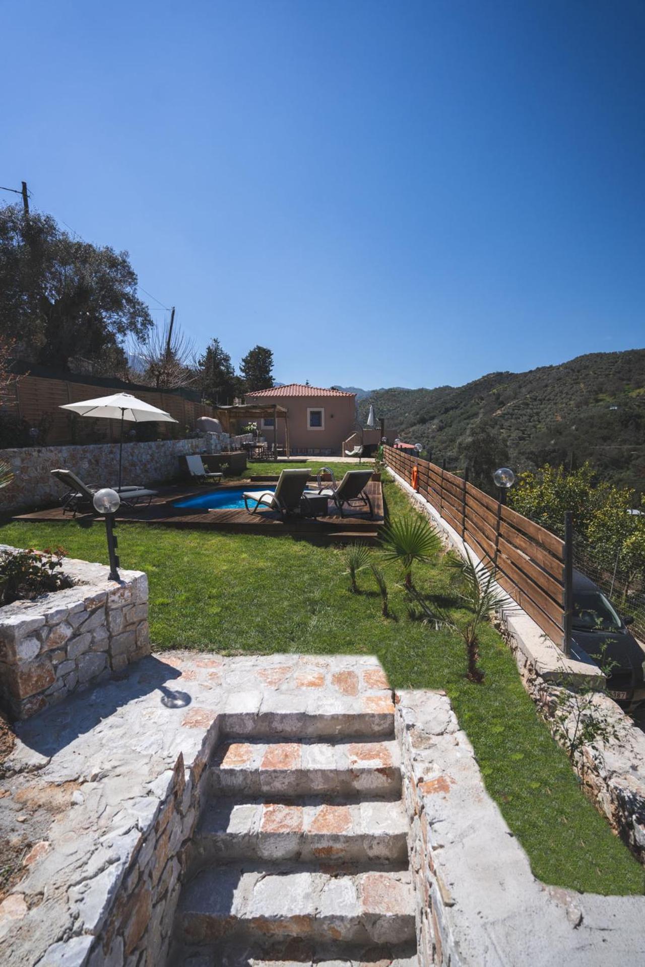 Villa with Private Pool - Photo 2