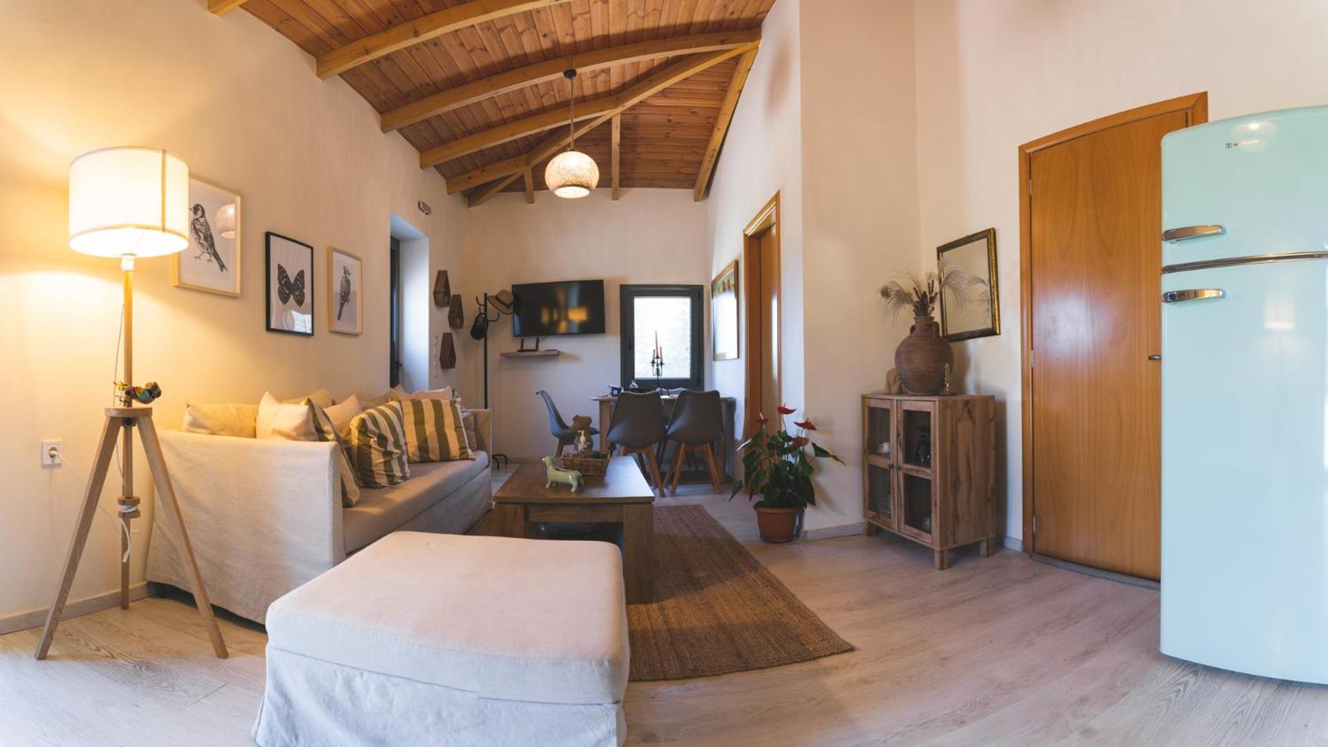 Villa with Private Pool - Photo 4