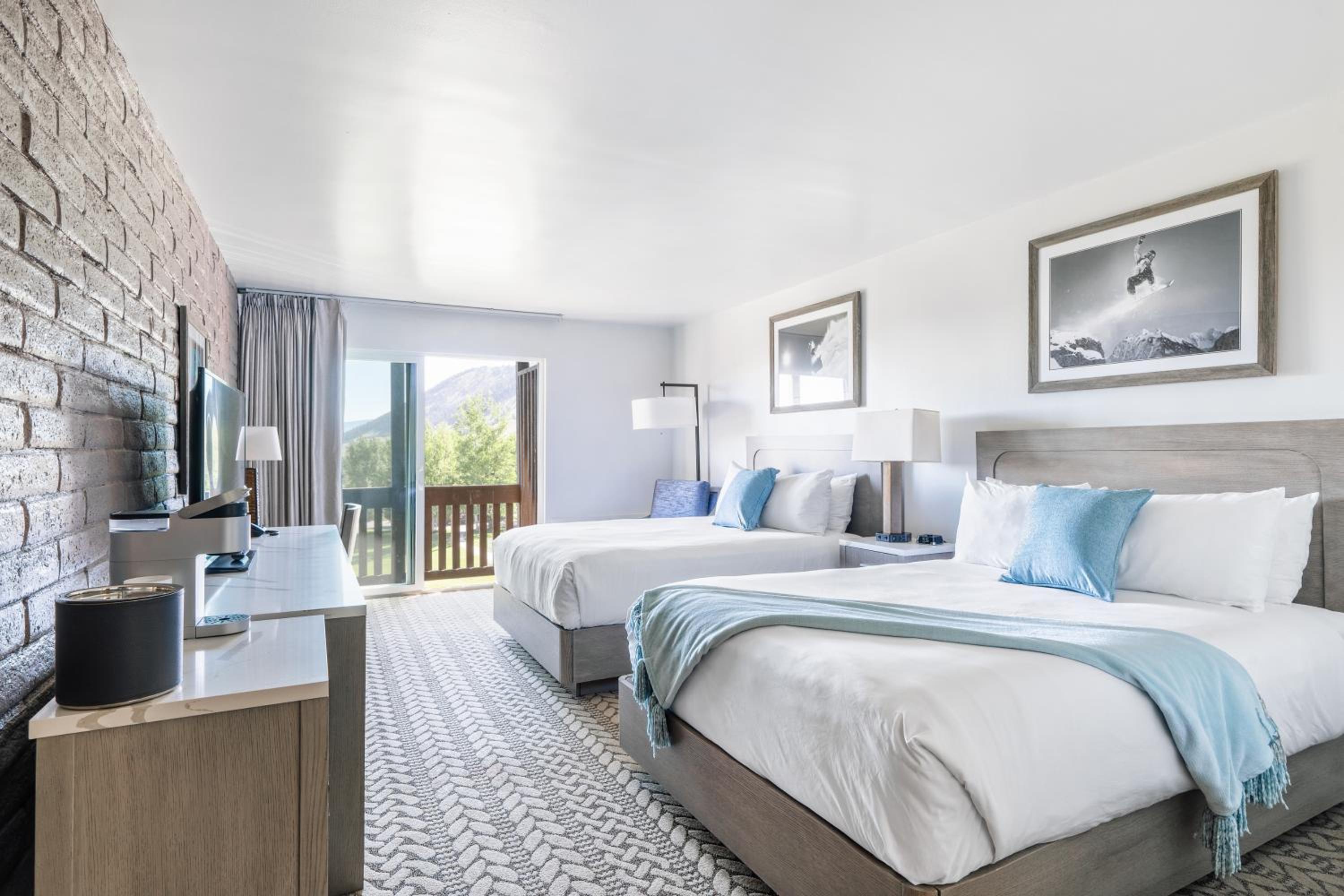 Queen Room with Two Queen Beds with Balcony