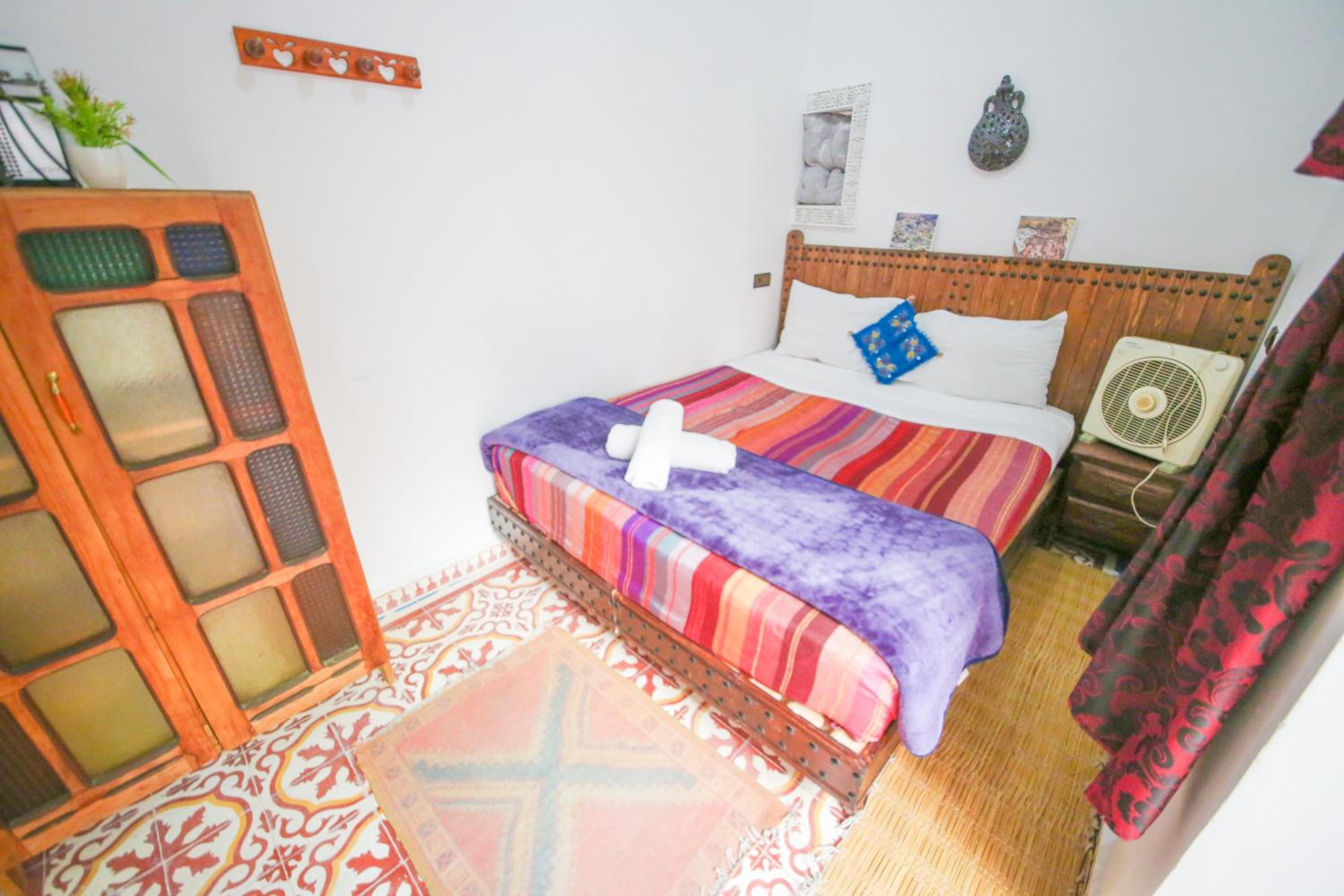 Double Room with Private Bathroom - Photo 12