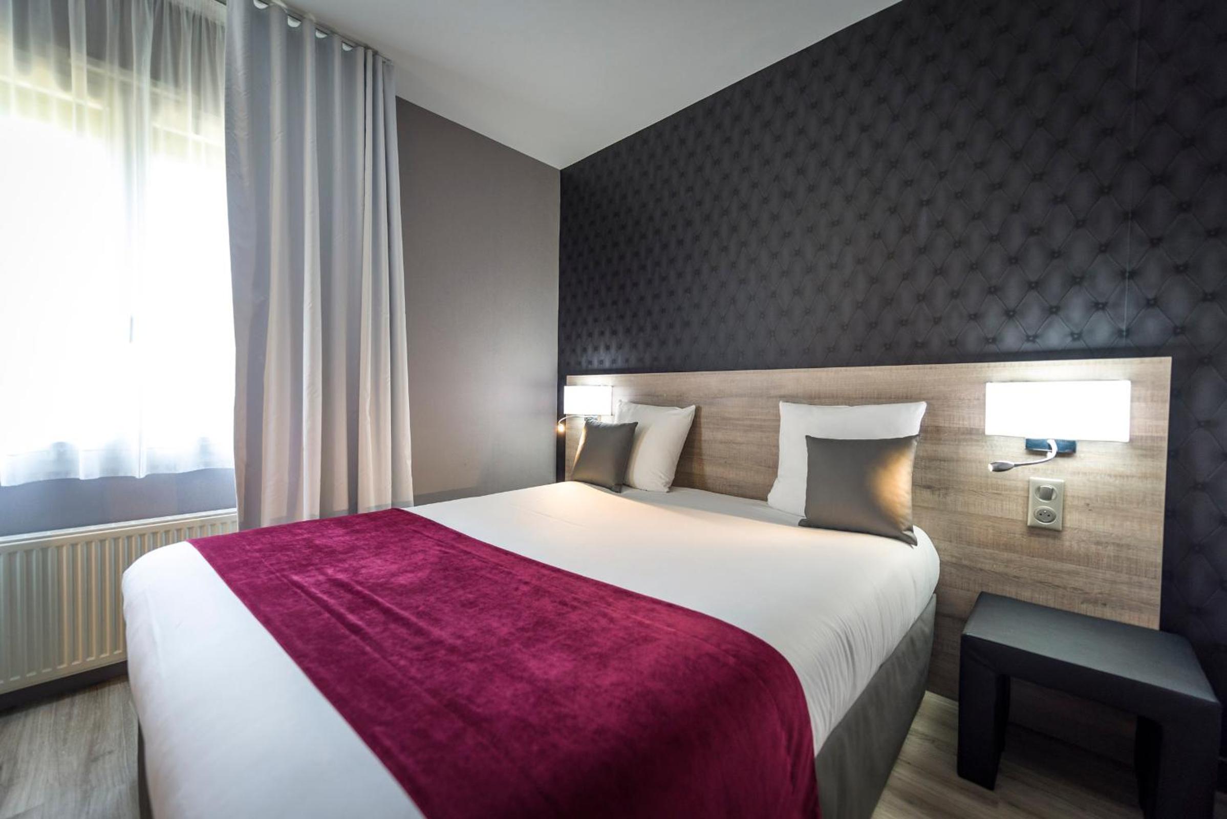 Double or Twin Room with Garden View - Photo 4