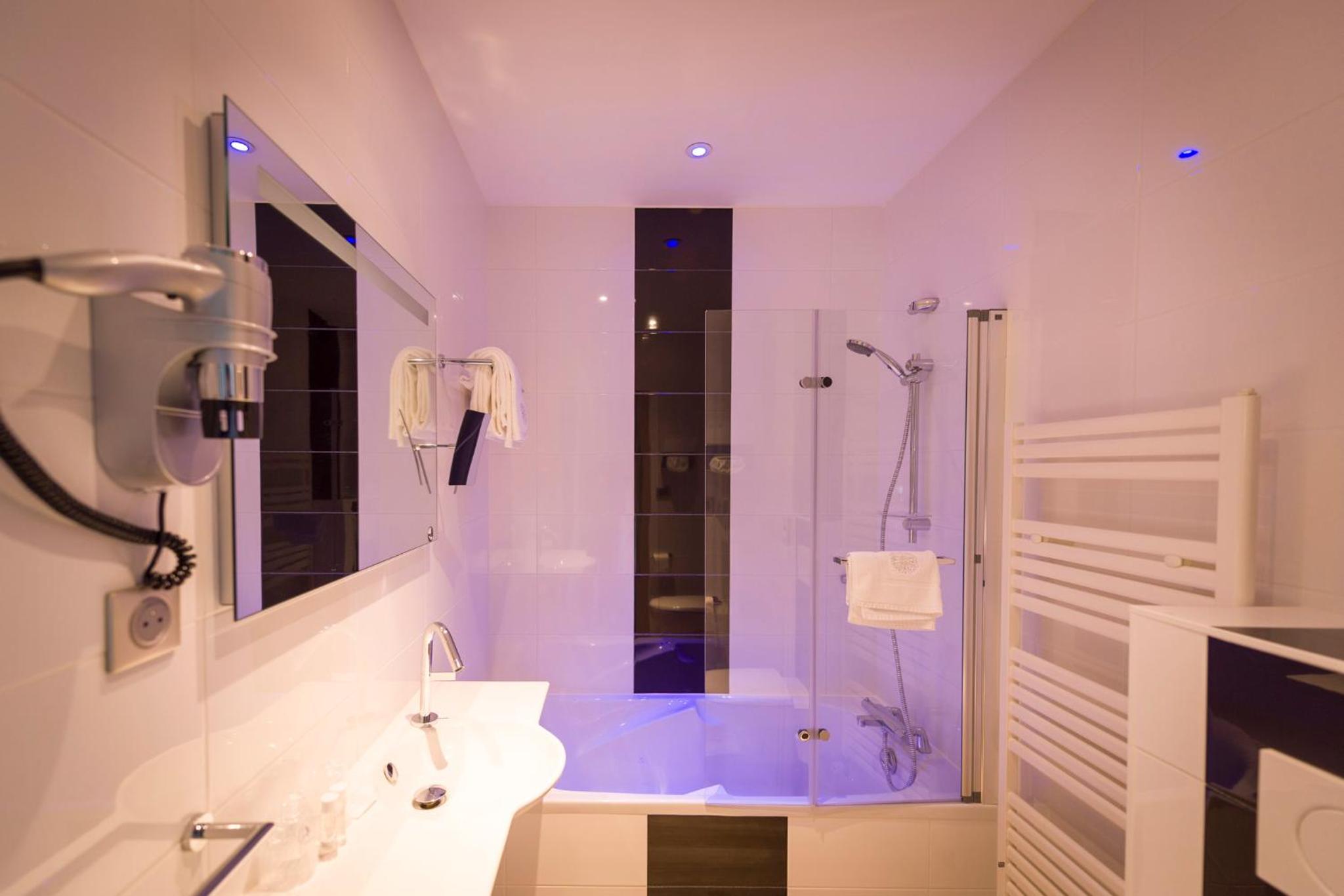 Double or Twin Room with Garden View - Photo 2