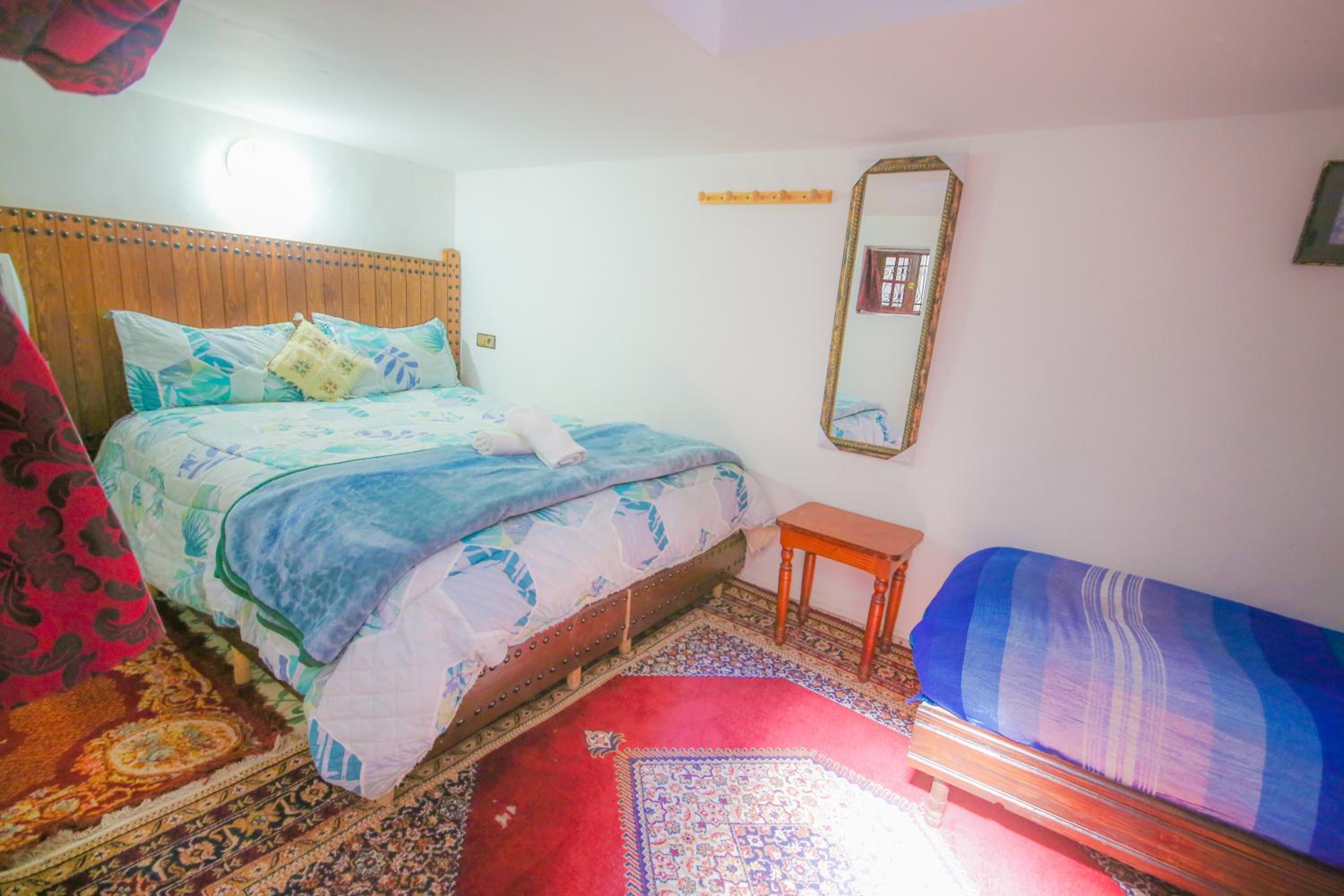 Family Room with Private Bathroom - Photo 7